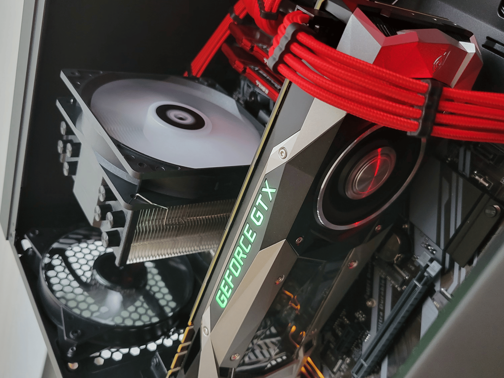 GTX 1070 Red Gaming PC (i5-8400//GTX 1070)