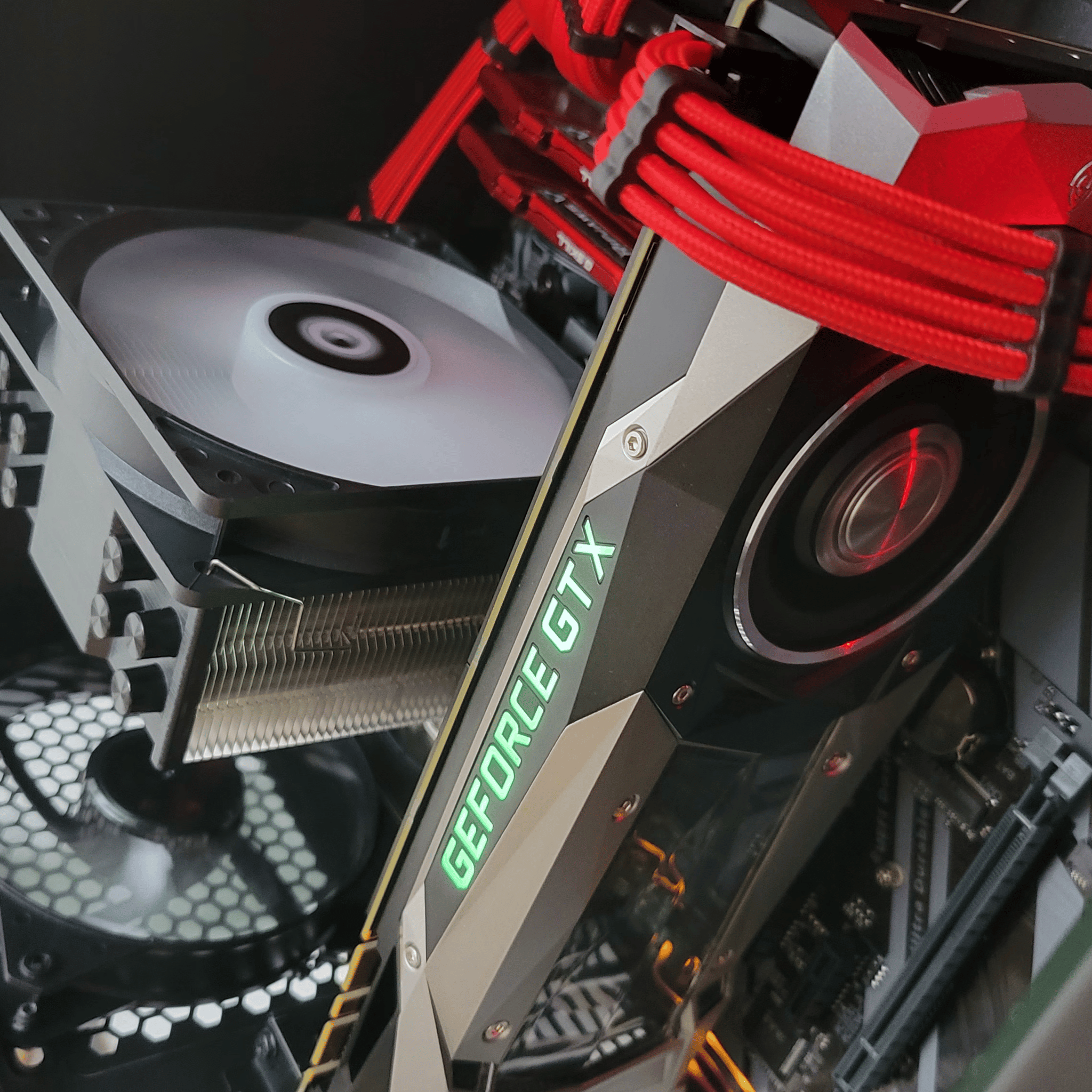 GTX 1070 Red Gaming PC (i5-8400//GTX 1070)