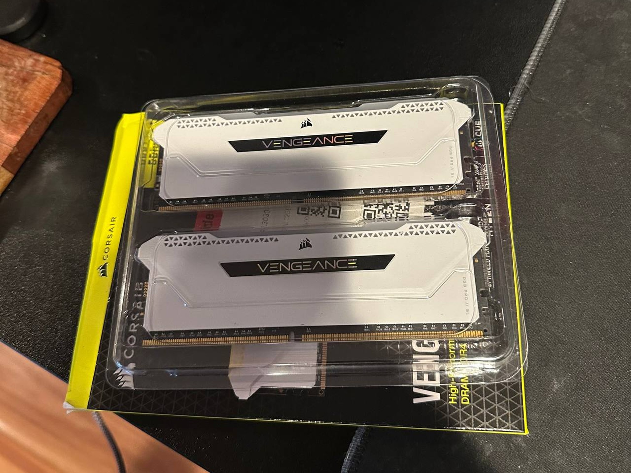 CORSAIR - VENGEANCE RGB PRO SL 32GB (2x16GB) DDR4 3600MHz C18 UDIMM Desktop Memory - White