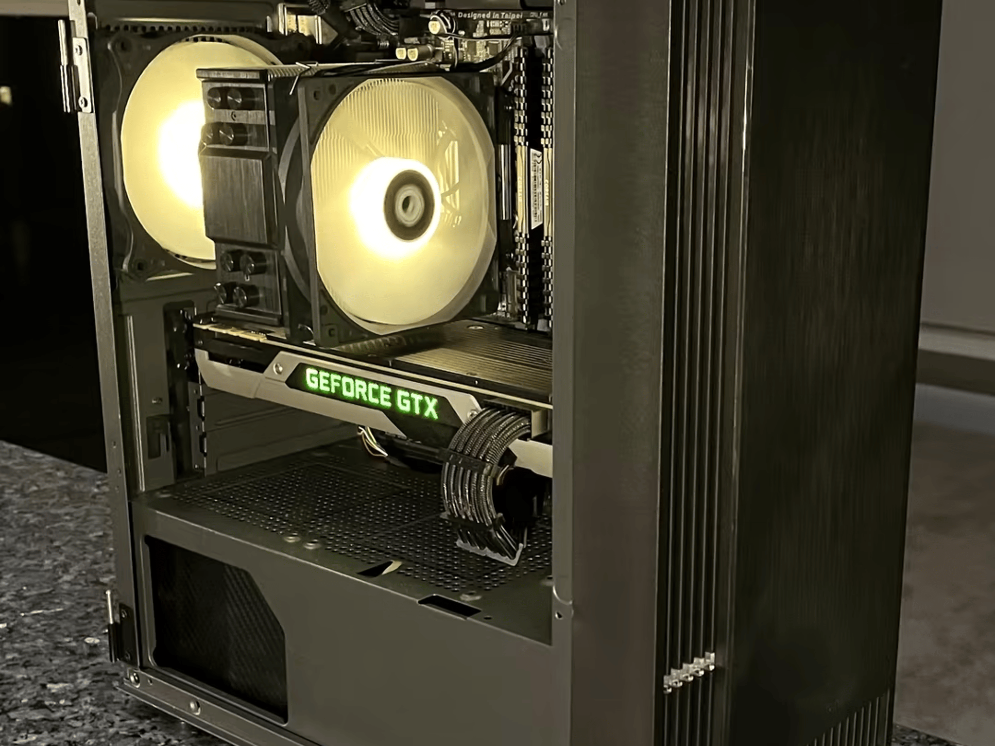 Carbon Compact// i5-9600k, GTX 970 4gb Budget Gaming PC