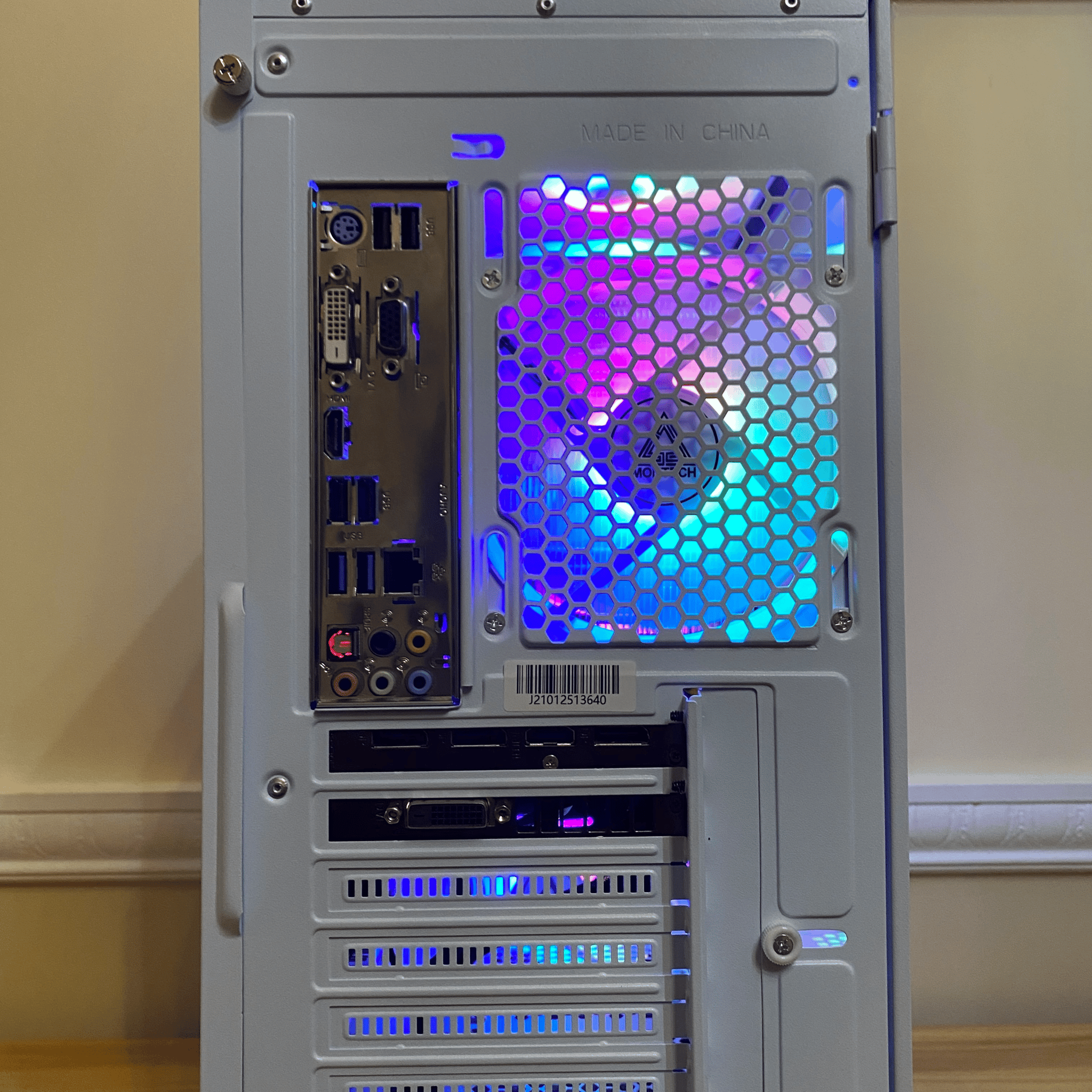 Midrange Gaming PC with Intel Core i7-4770 and Radeon R9 390