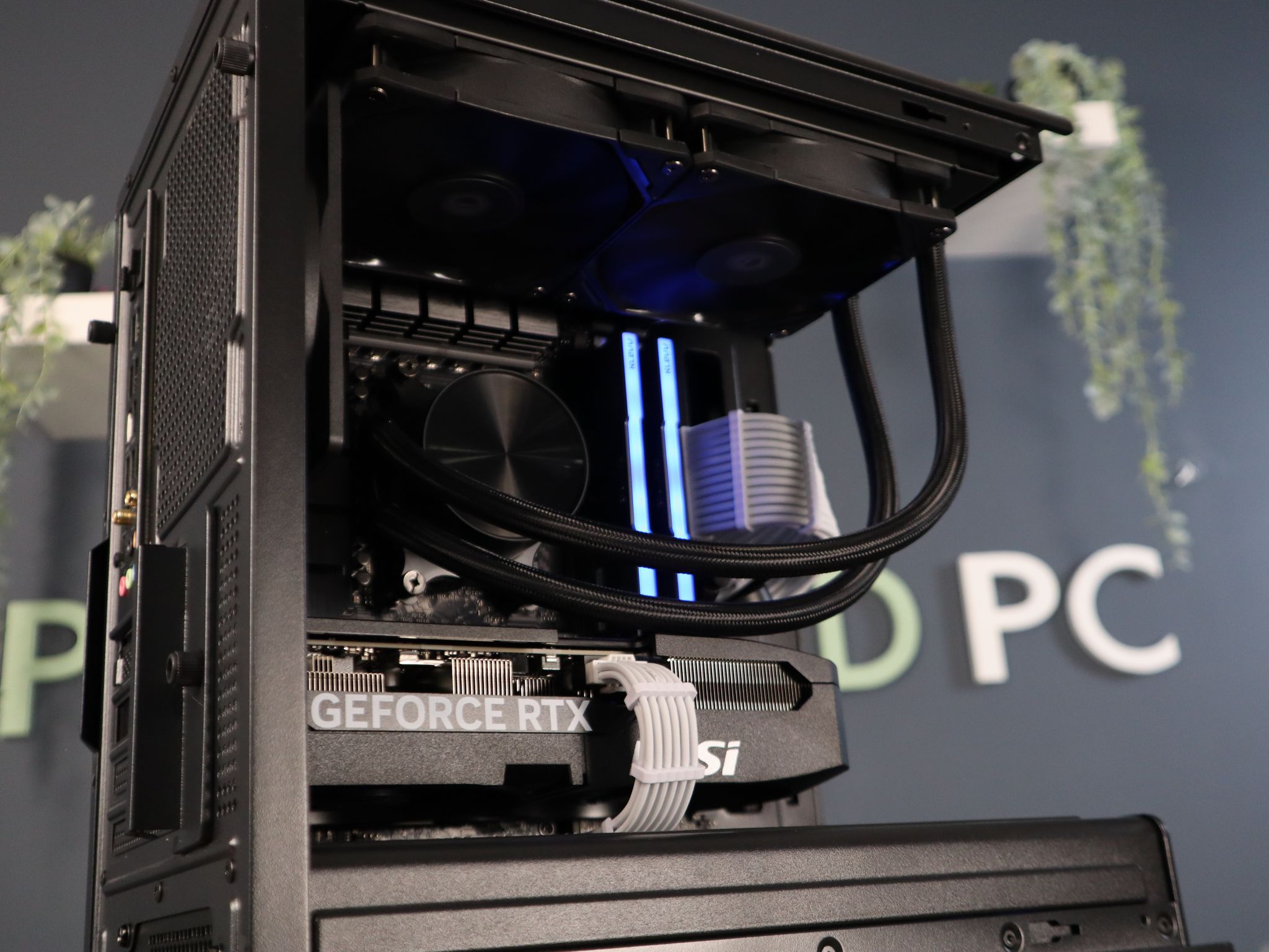 BRAND NEW 5070 GAMING PC | 9600X | 32GB DDR5 | 1TB NVME | 240MM AIO | 850W PSU |