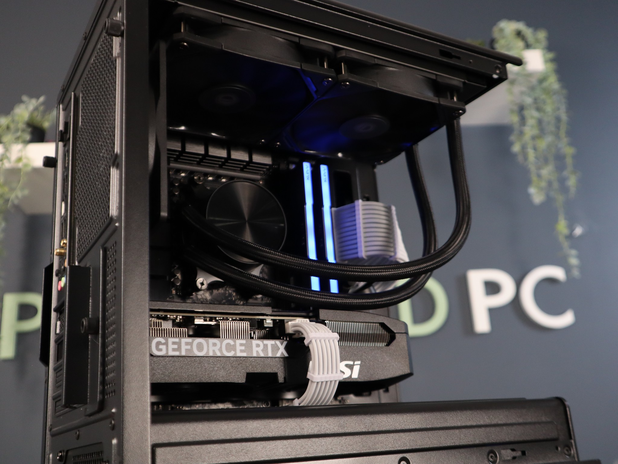 BRAND NEW 5070 GAMING PC | 9600X | 32GB DDR5 | 1TB NVME | 240MM AIO | 850W PSU |