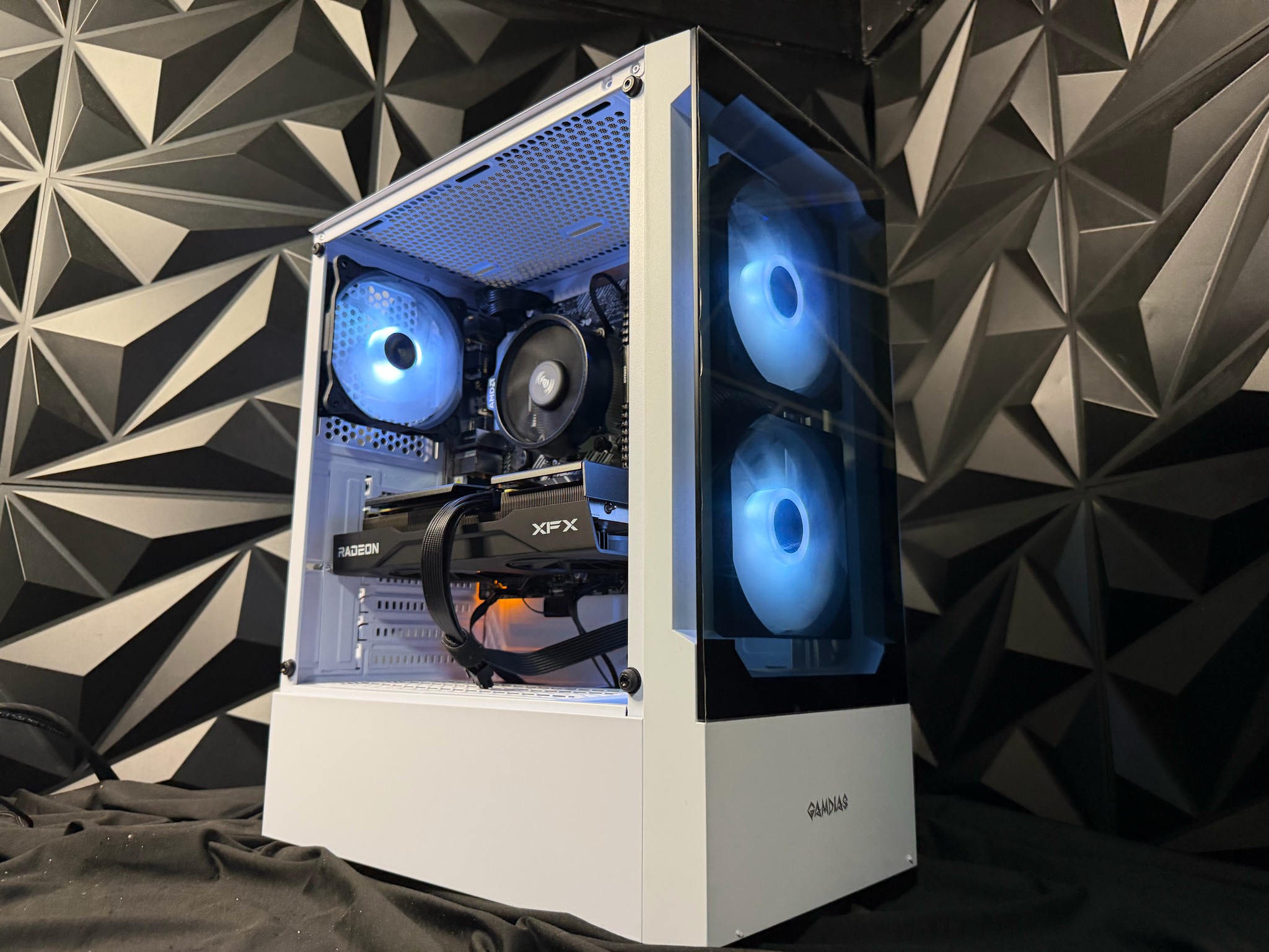 🐼🤍 GLASS PANDA 🤍🐼 Ryzen 5 5500| RX 9060XT| 16 GB DDR4| 750GB NVMe| 650W PSU