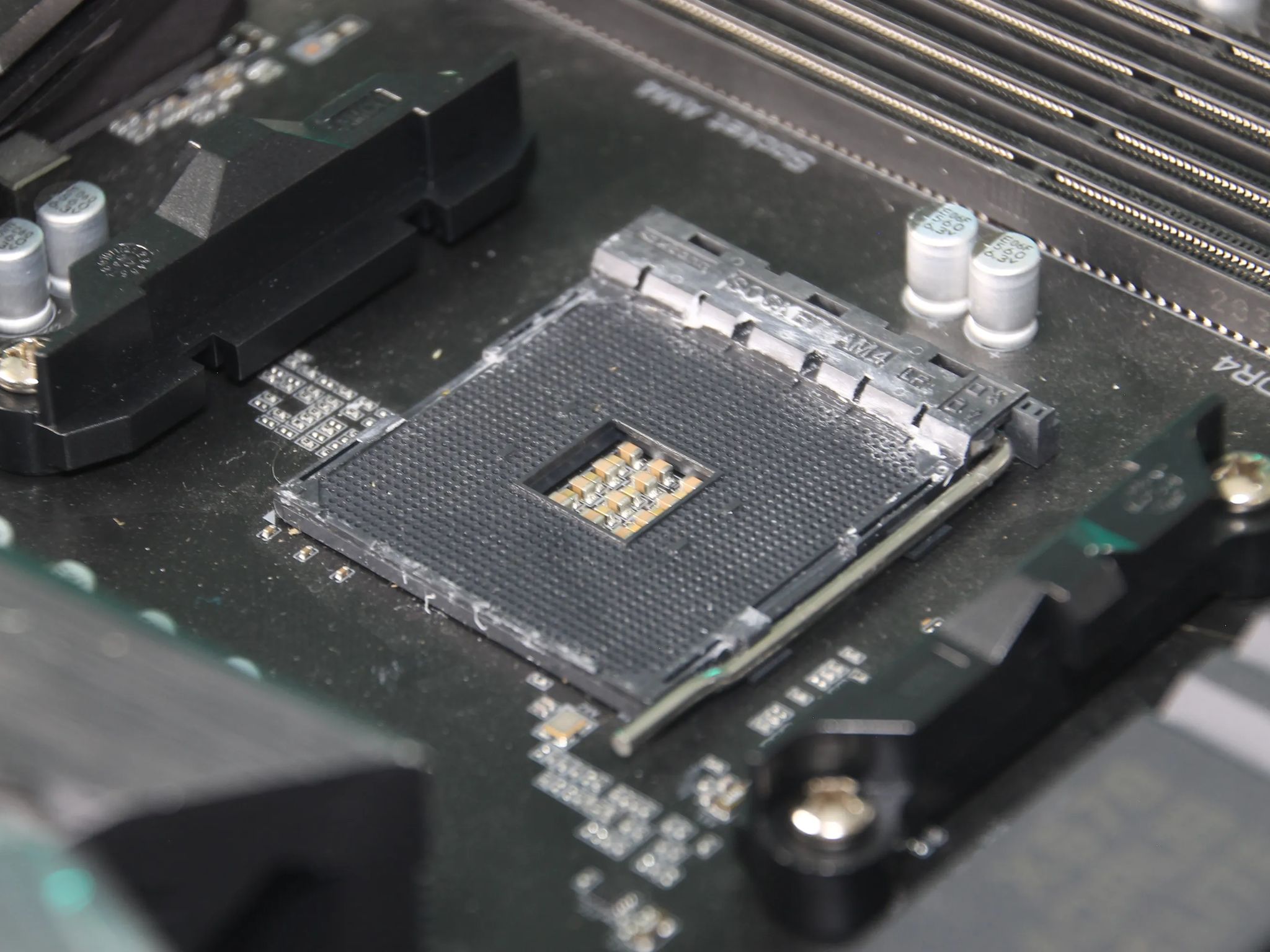 Gigabyte X570 AORUS Elite ATX AM4 Motherboard