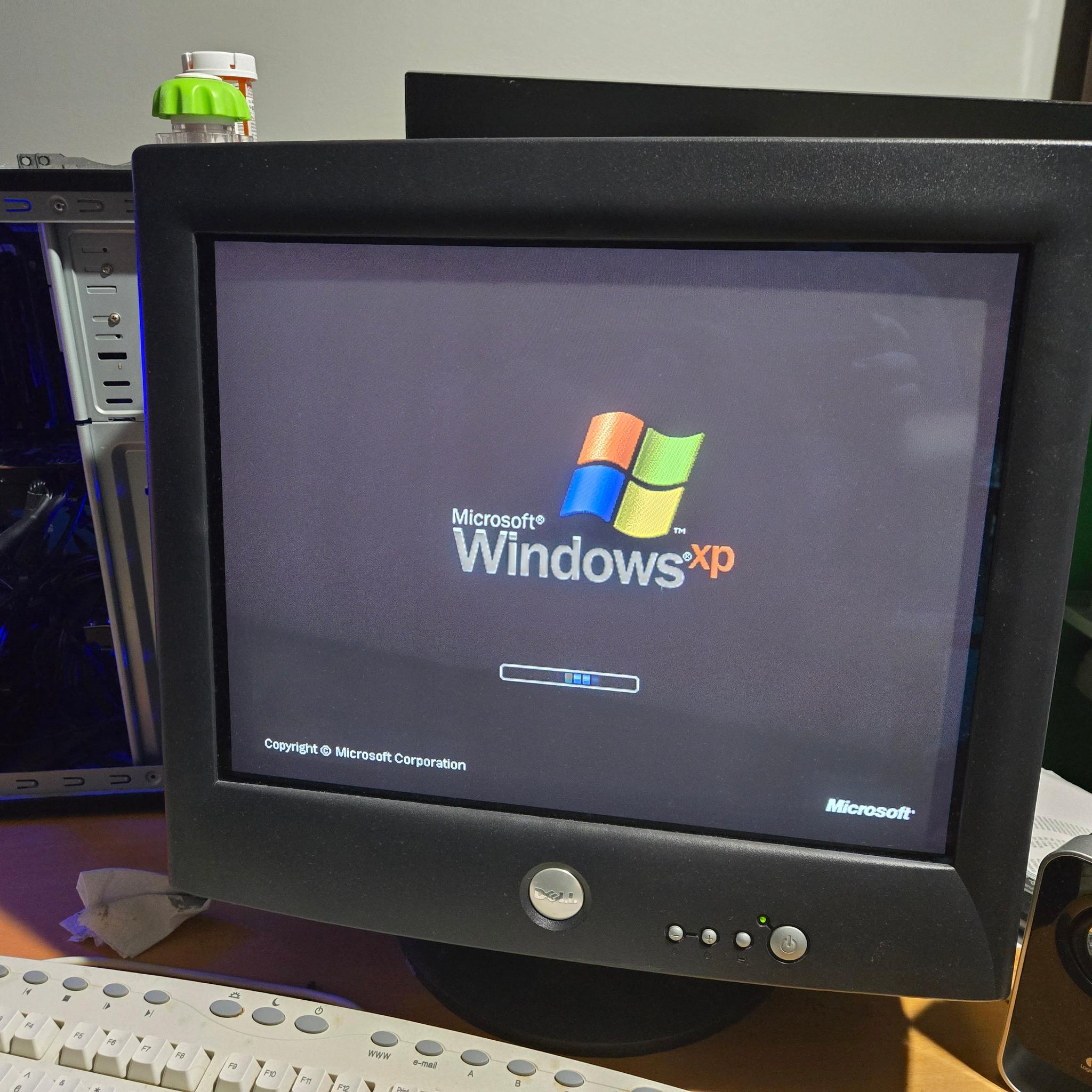 19 inch Retro CRT monitor for classic gaming, Dell M992