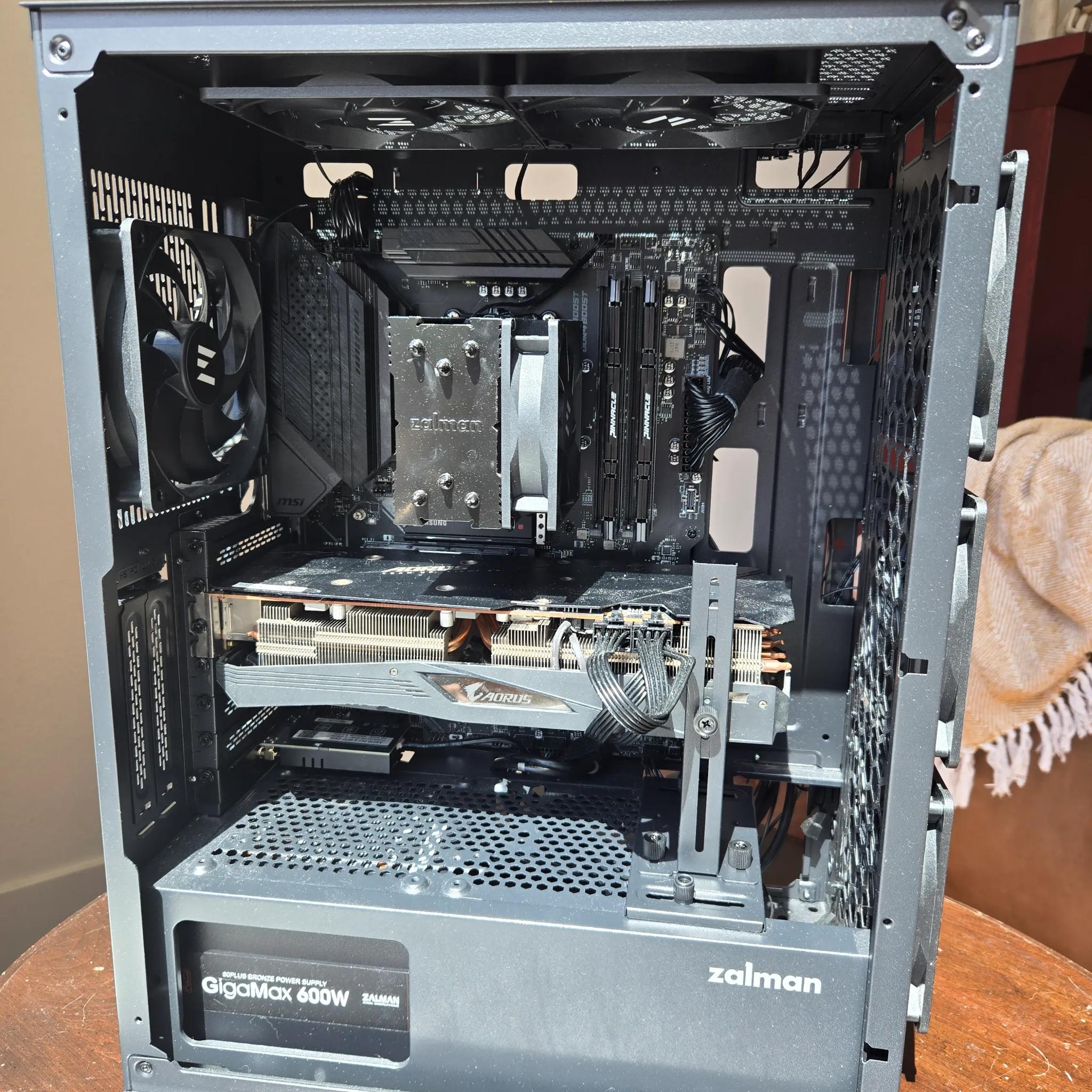Gigabyte Aorus 5700xt, 32 gb ddR4, Samsung 980 1Tb SSD, Ryzen 7 3700x