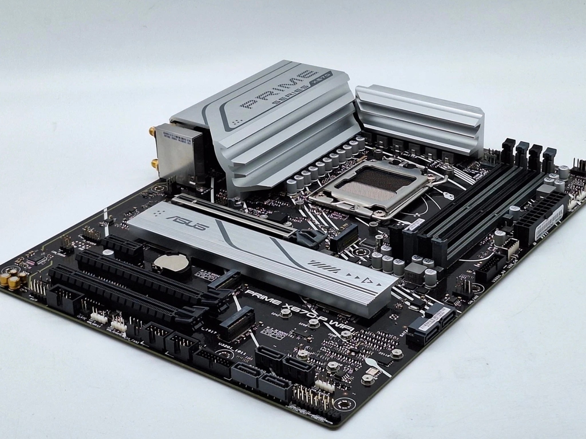 ASUS PRIME X670-P + 7700X + 500GB WiFi AM5 ATX AMD DDR5