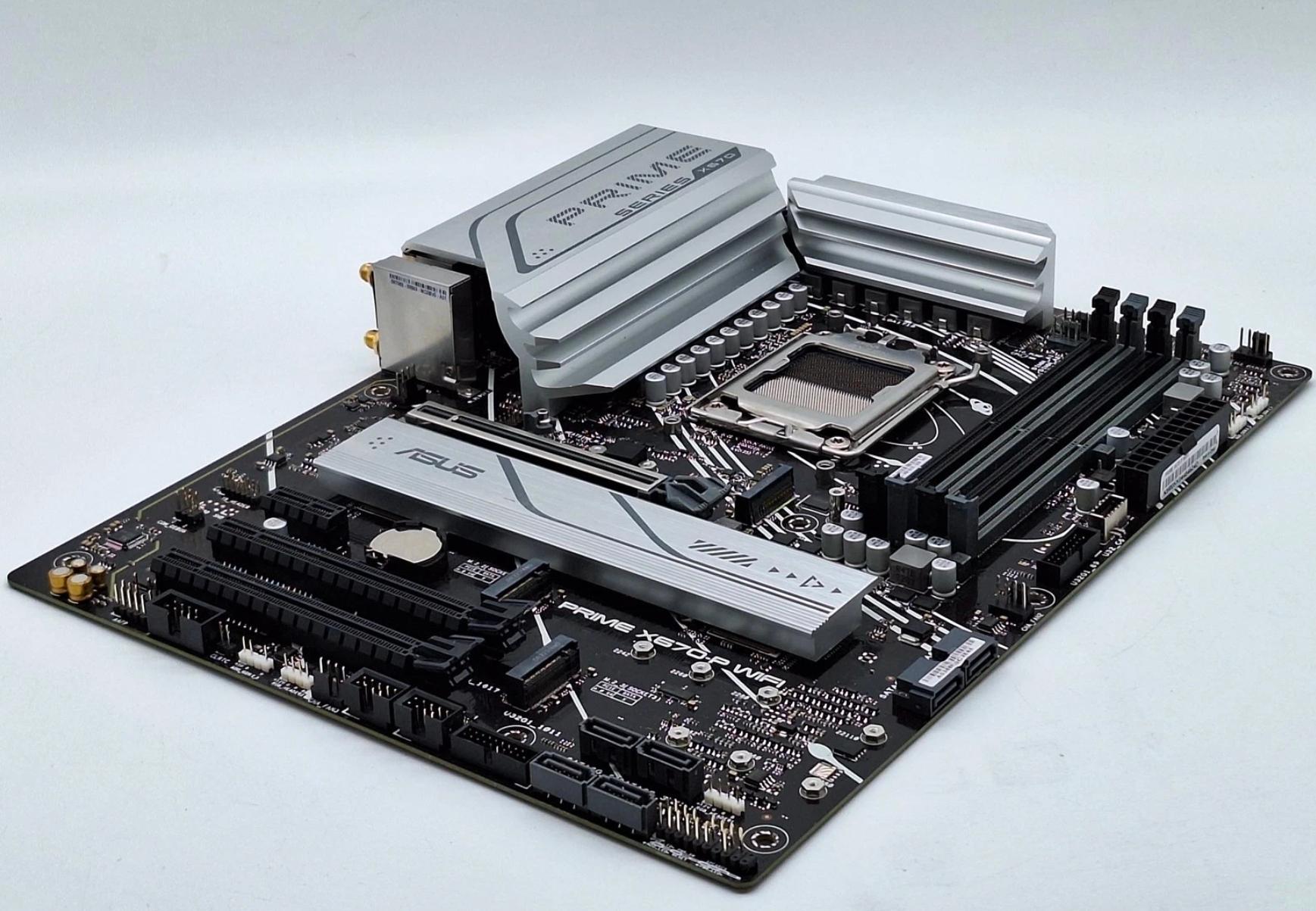 ASUS PRIME X670-P + 7700X + 500GB WiFi AM5 ATX AMD DDR5