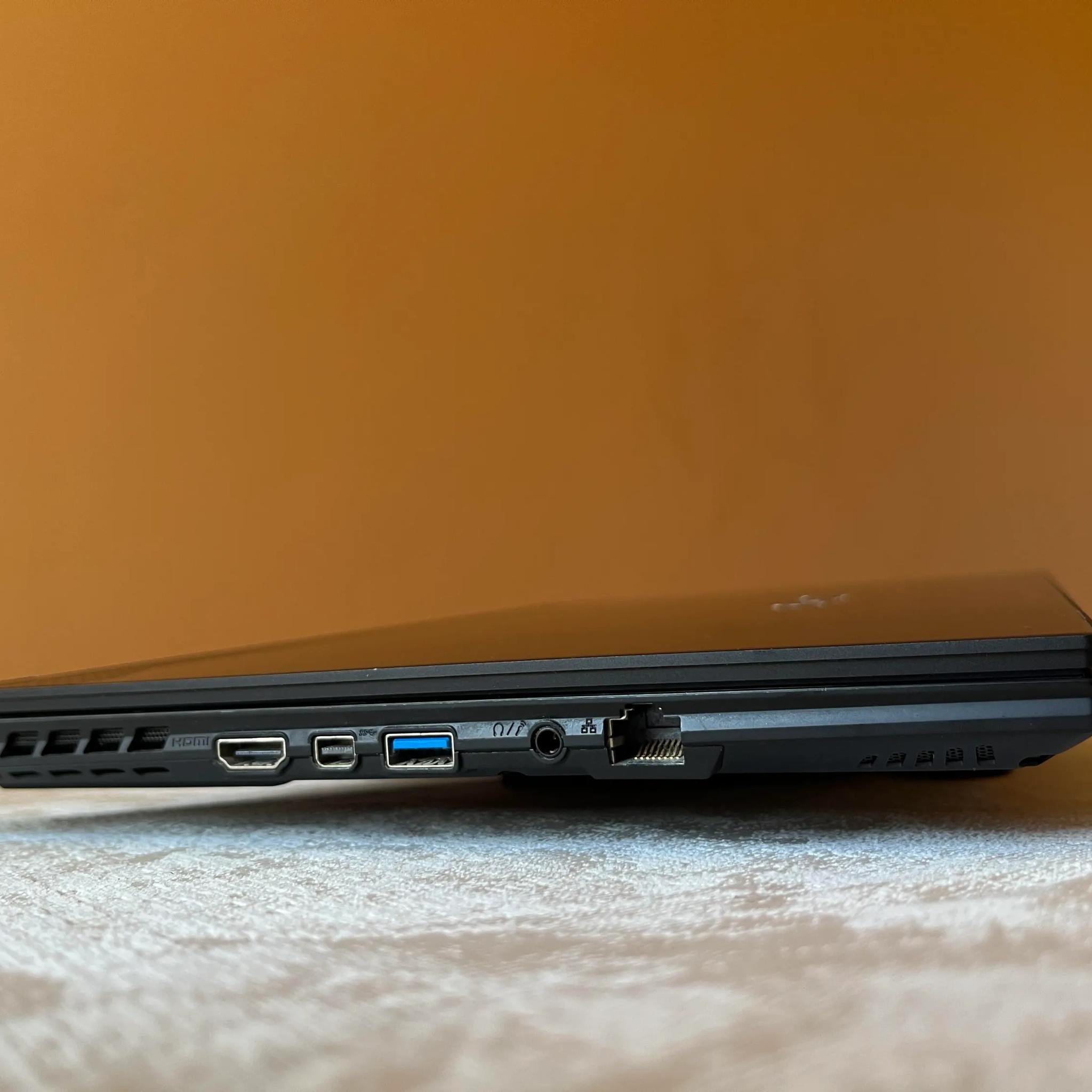 Gigabyte Aero 15, i7 11800h, RTX 3080, 32 GB Ram, 4k OLED