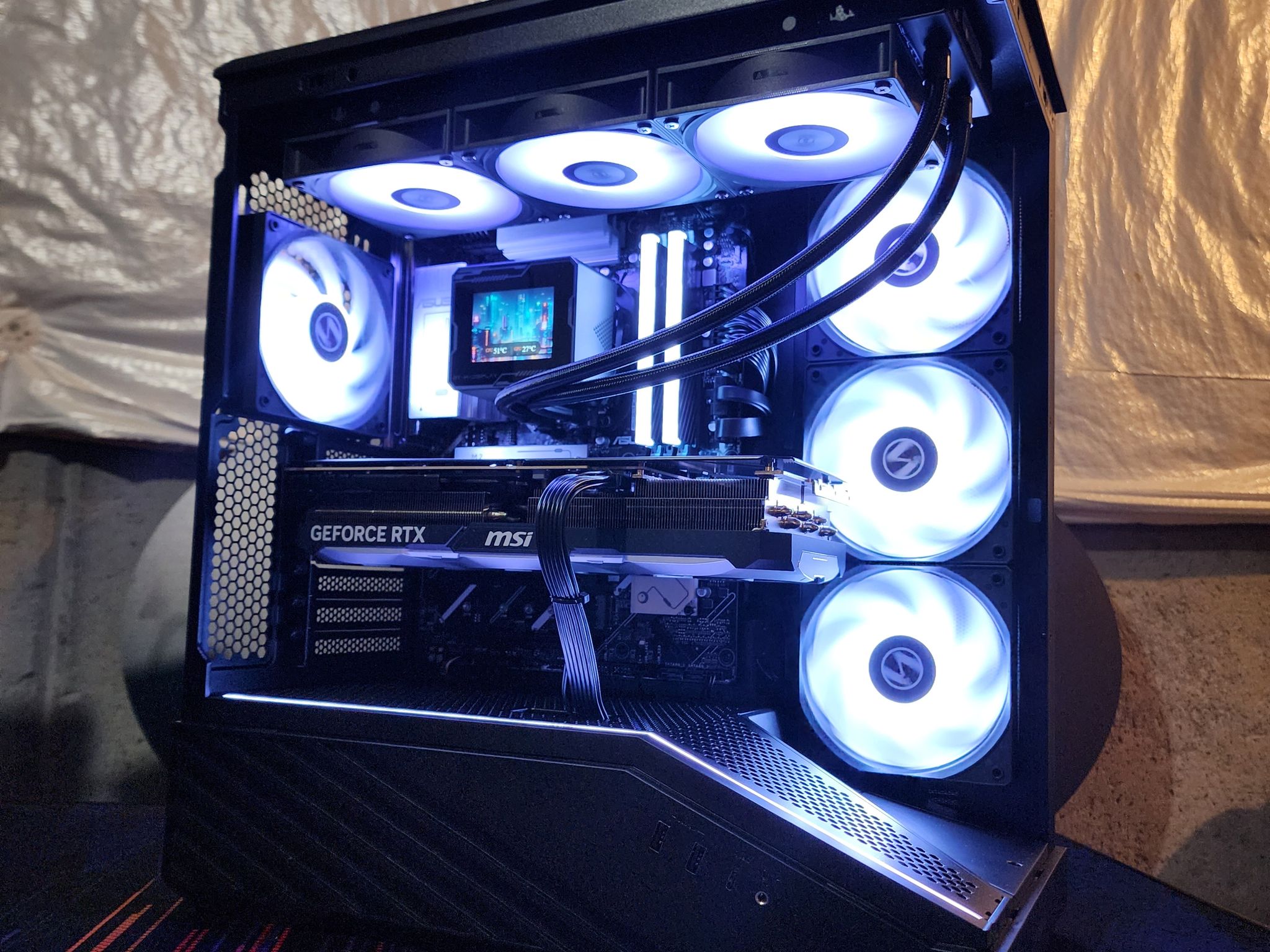 RTX 4080 SUPER / Ryzen 7 7800X3D / 32GB DDR5 RAM / 2TB NVMe