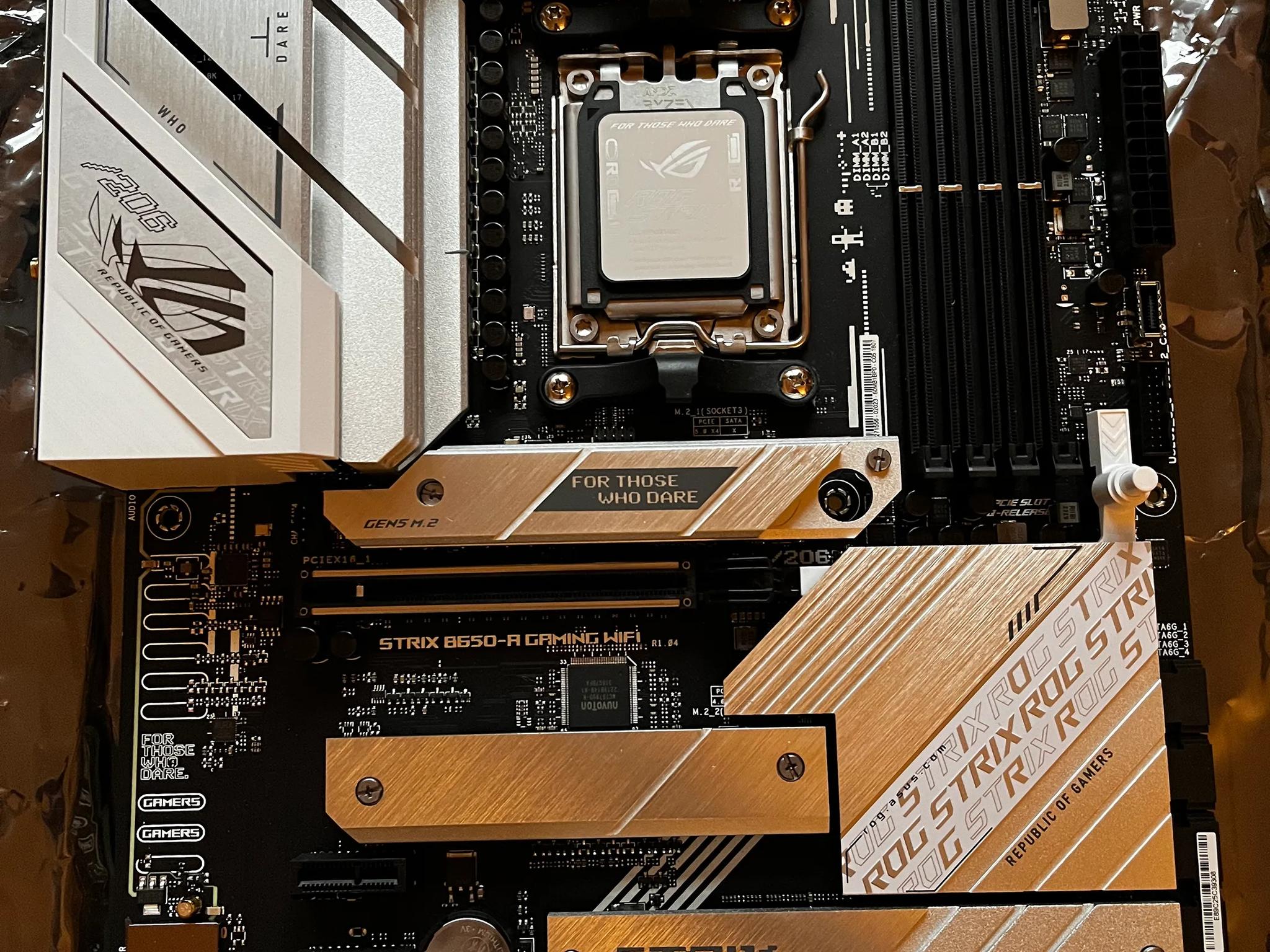 ROG STRIX B650-A GAMING WIFI & 32GB 2x16 DDR5 Kingston Fury Beast RAM Combo