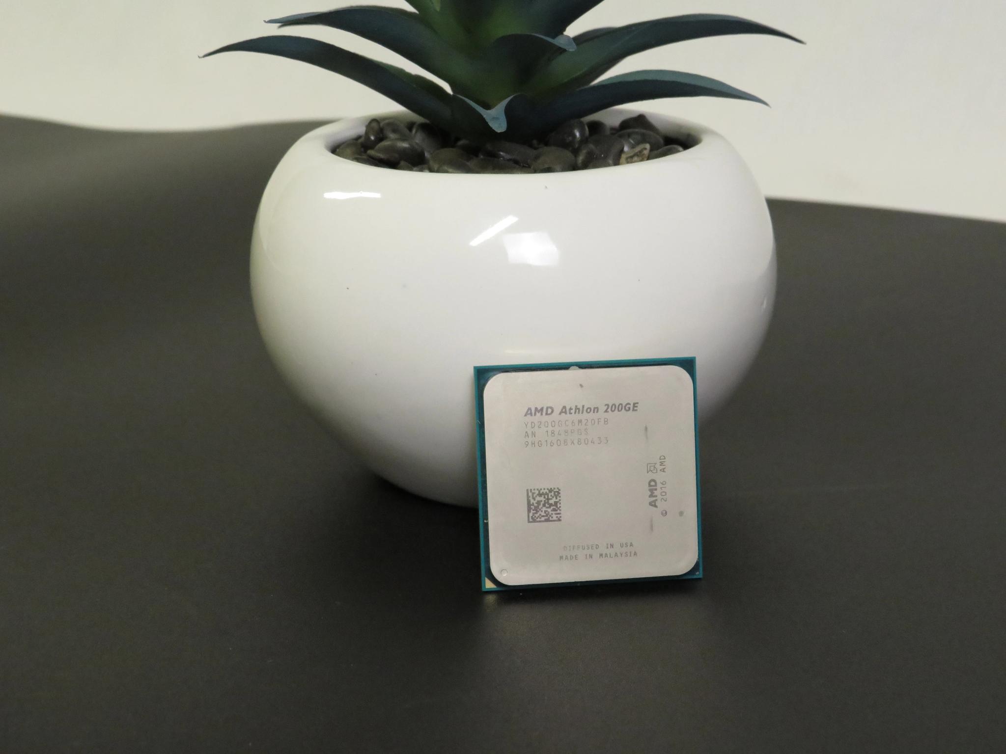 Used Athlon 200GE 2 Cores 4 threads AM4 w/integrated Raedon graphics