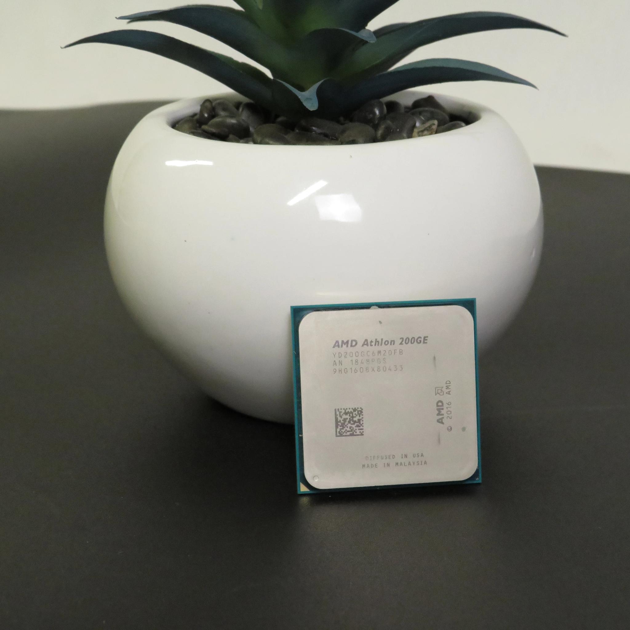 Used Athlon 200GE 2 Cores 4 threads AM4 w/integrated Raedon graphics