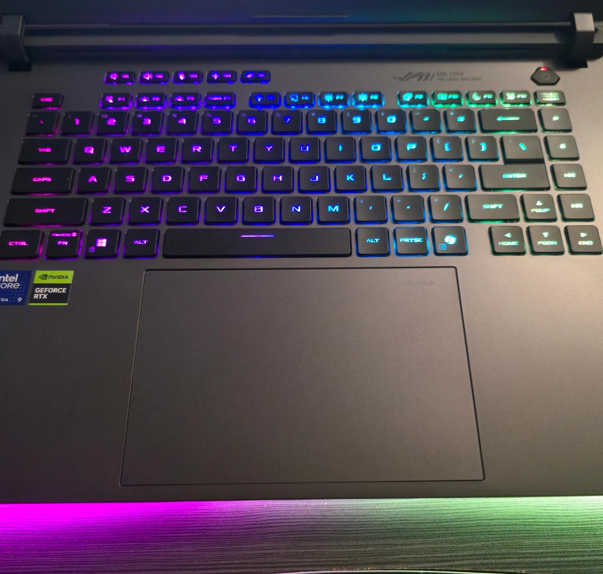 ASUS ROG Strix G16 - Core Ultra 9, 5070Ti, 32GB, 1TB