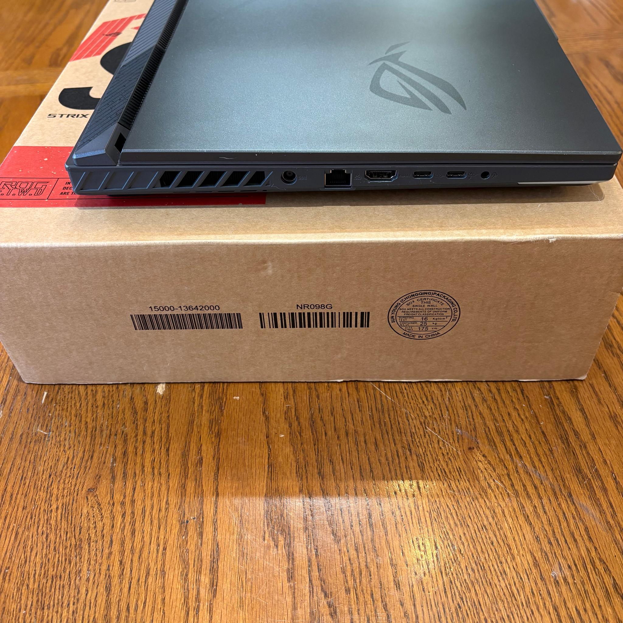 ROG STRIX G16 W/ BOX + MOUSE | 2.5K 240HZ | RTX 5070 TI | Ryzen 9 9955HX3D | 32GB DDR5 | 1TB STOARGE