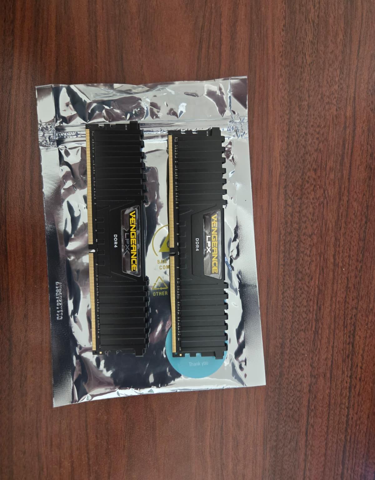 CORSAIR VENGEANCE 16GB DDR4 3200MHZ