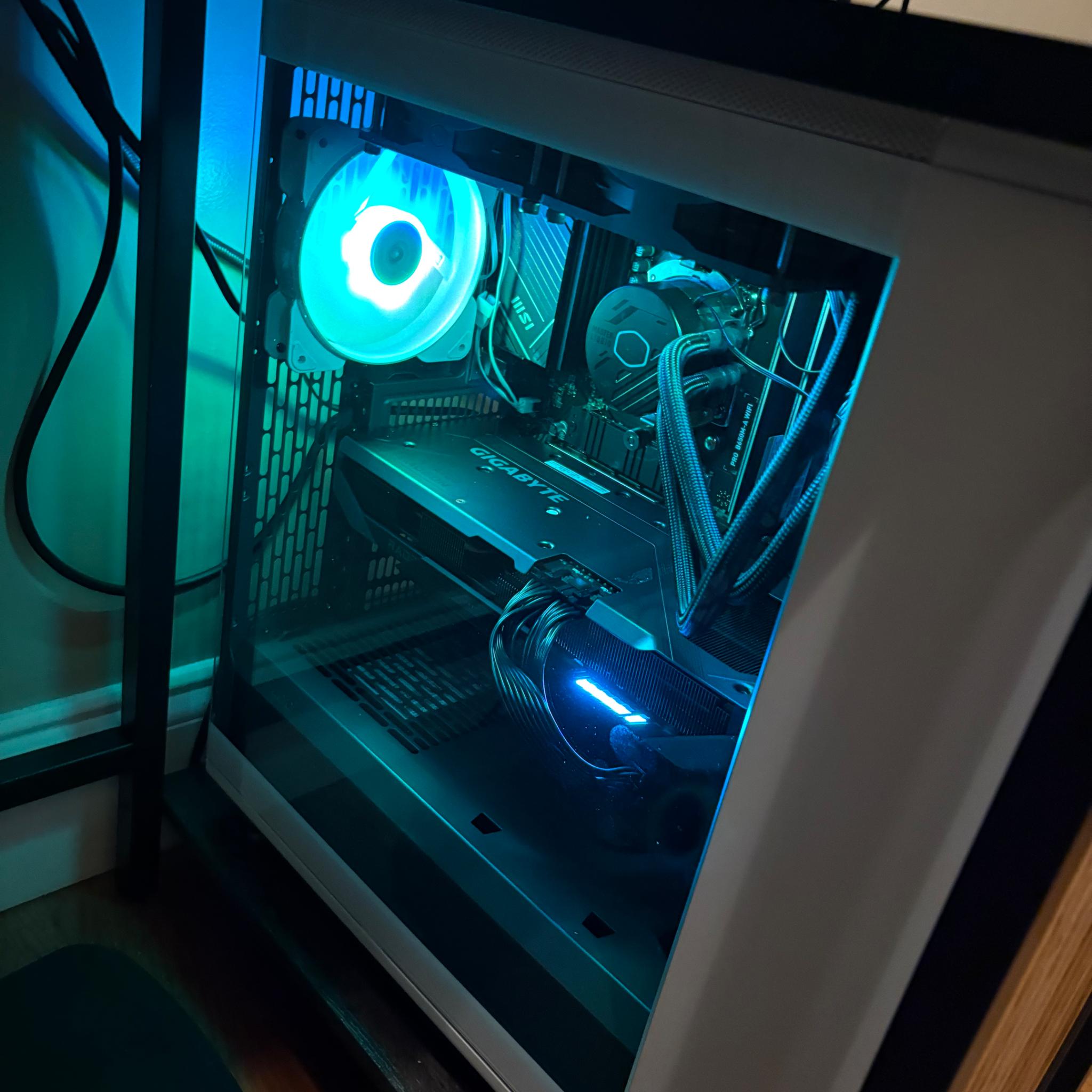 7800x3D gaming pc with 9070 non xt
