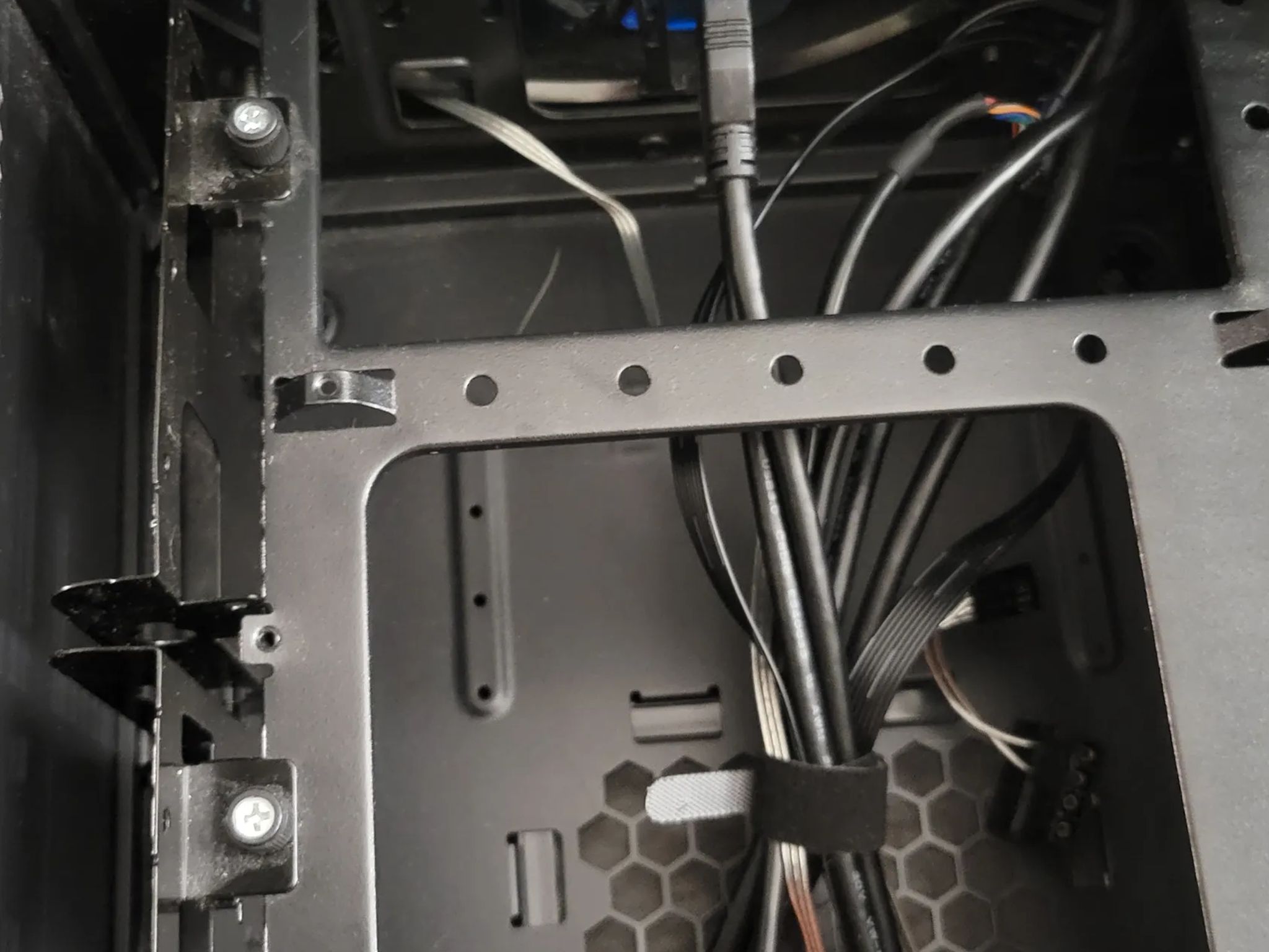 ThermalTake Mini-ITX Core V1 SPCC Case in black READ DESCRIPTION includes 200mm fan CA-1B8-00S1WN-00