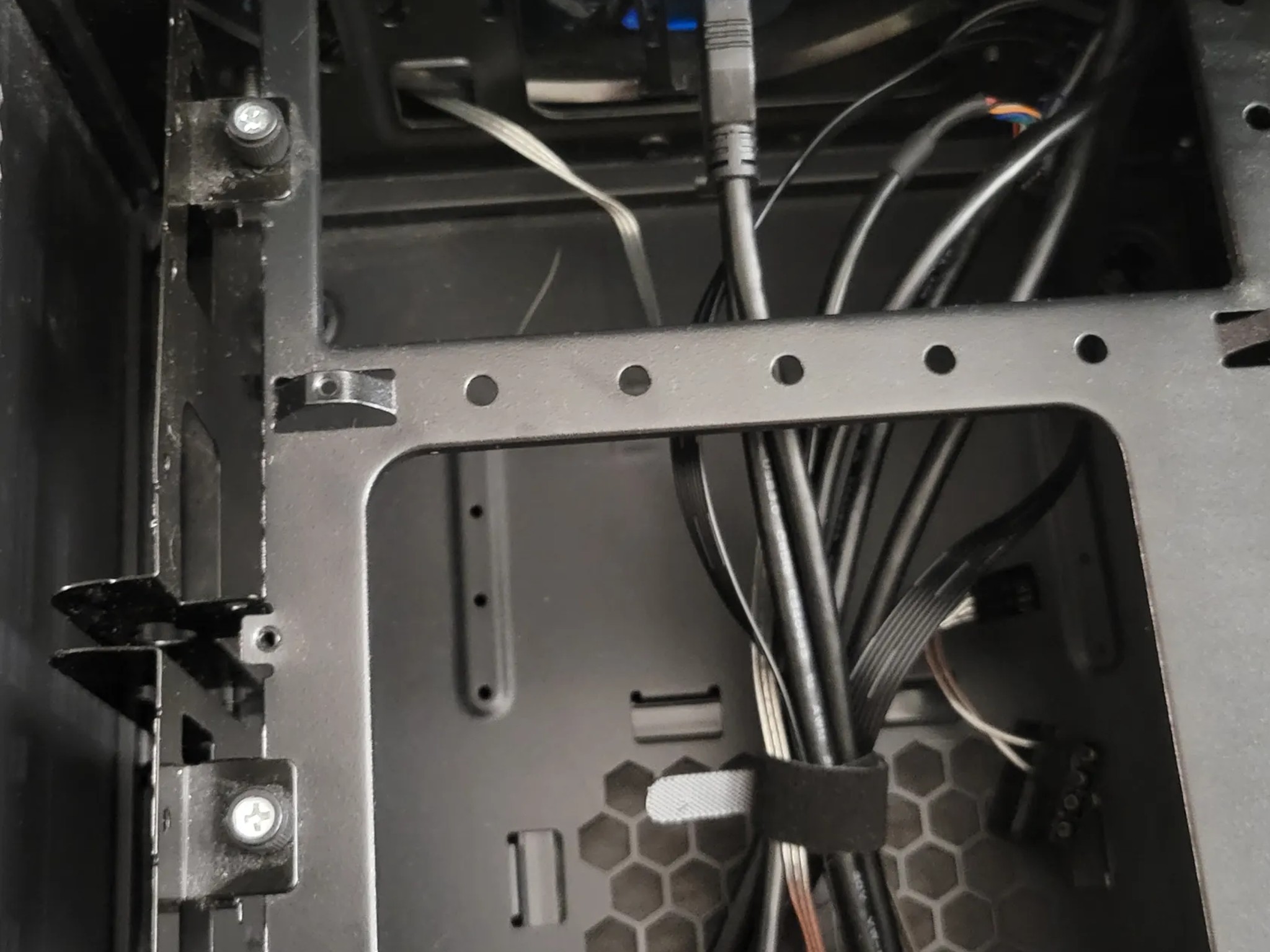 ThermalTake Mini-ITX Core V1 SPCC Case in black READ DESCRIPTION includes 200mm fan CA-1B8-00S1WN-00