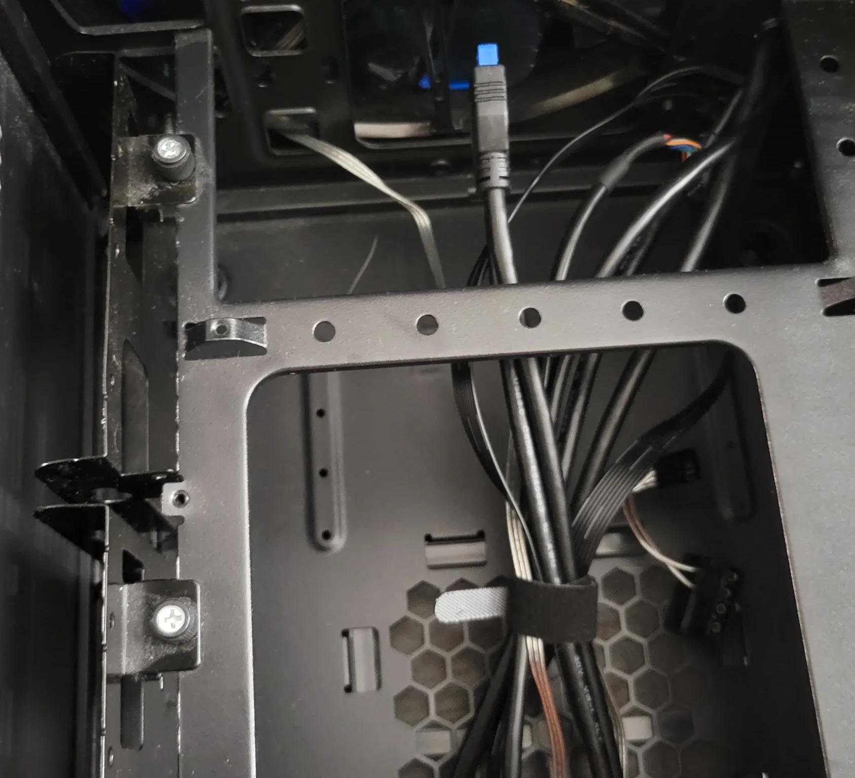 ThermalTake Mini-ITX Core V1 SPCC Case in black READ DESCRIPTION includes 200mm fan CA-1B8-00S1WN-00