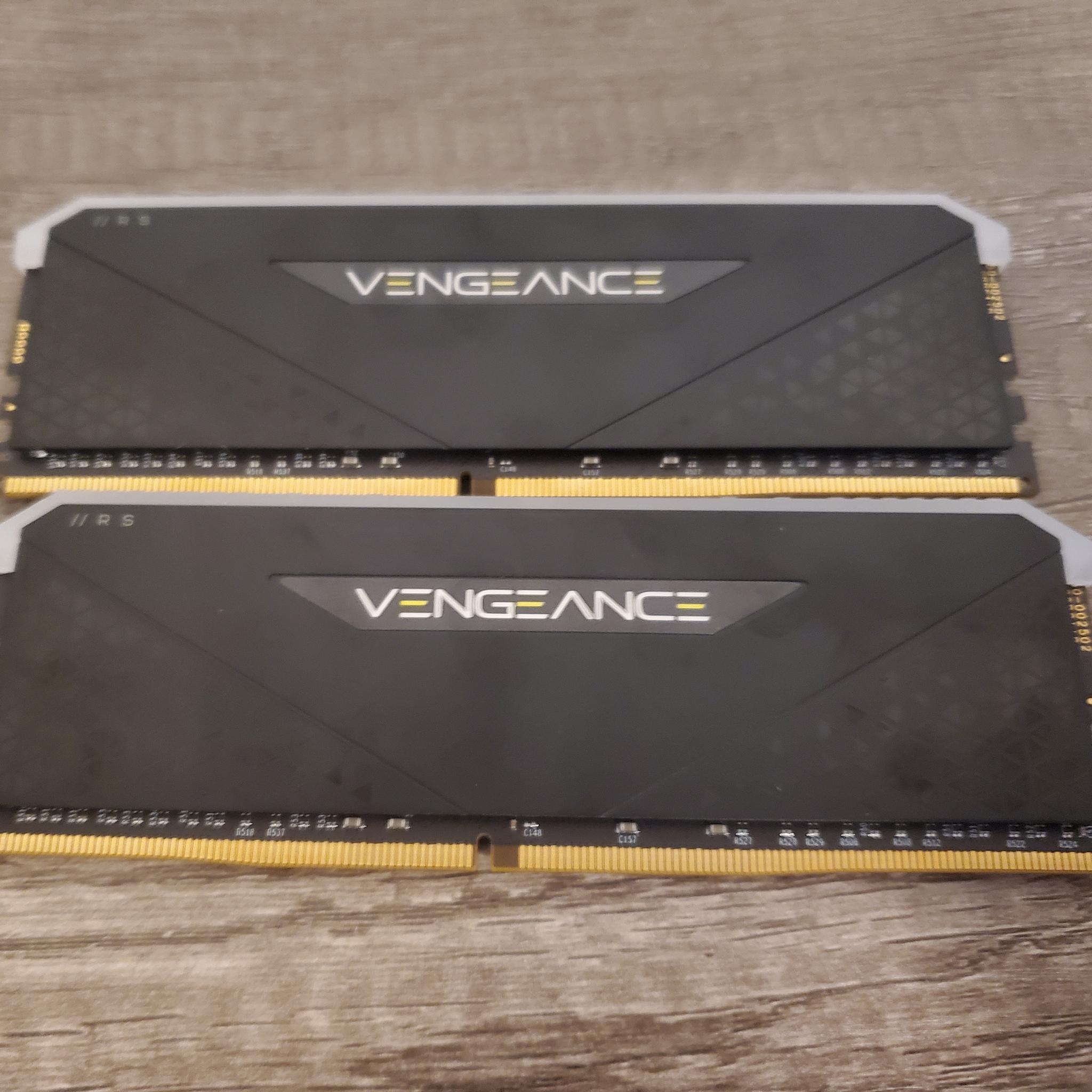 2x32GB DDR4 Corsair RGB 3200MHz Black