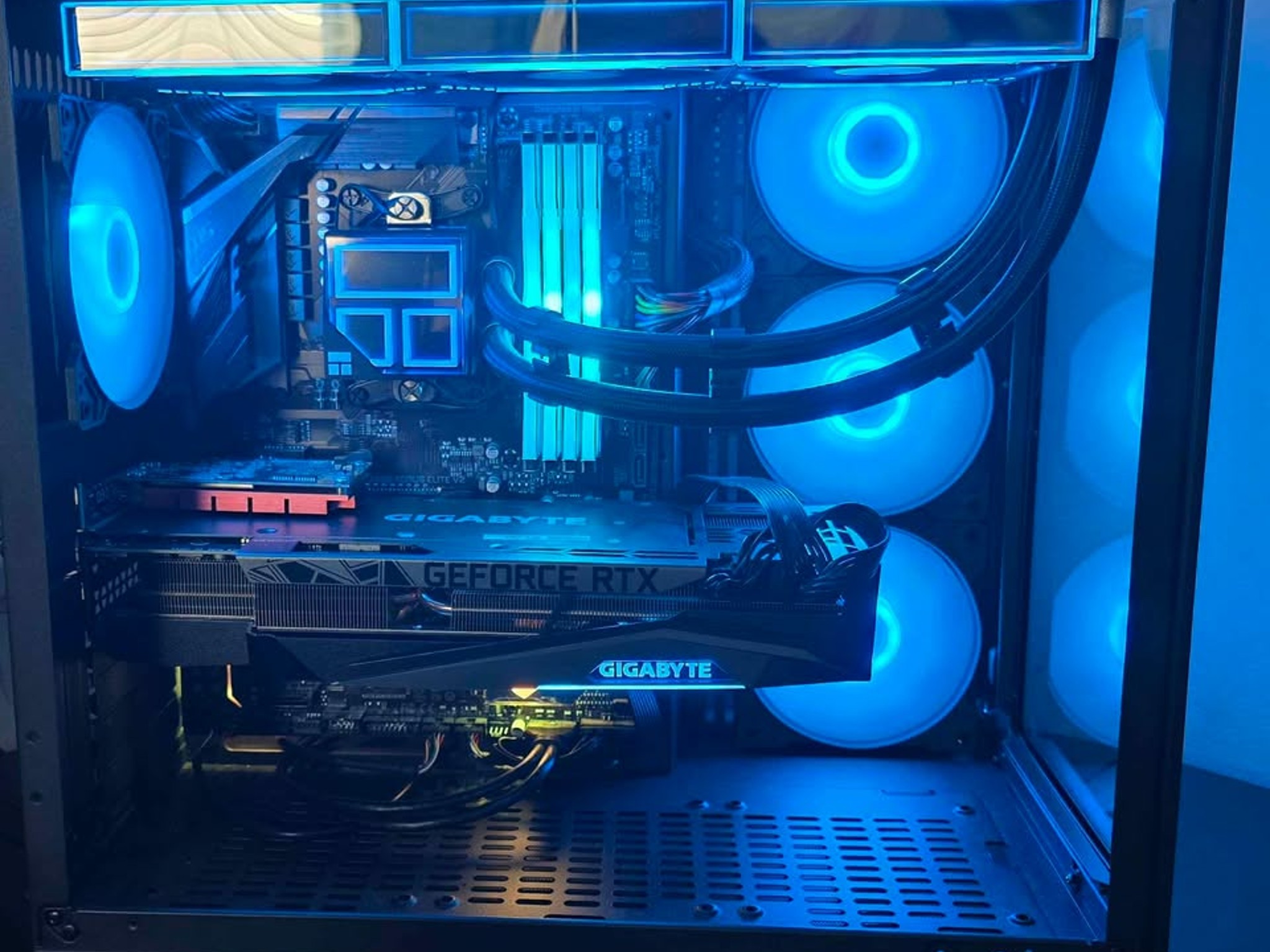 "Tron Battery" Custom Gaming PC Ryzen 5700x/RTX 3080 12GB