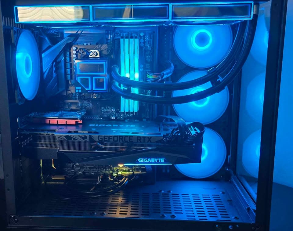 "Tron Battery" Custom Gaming PC Ryzen 5700x/RTX 3080 12GB