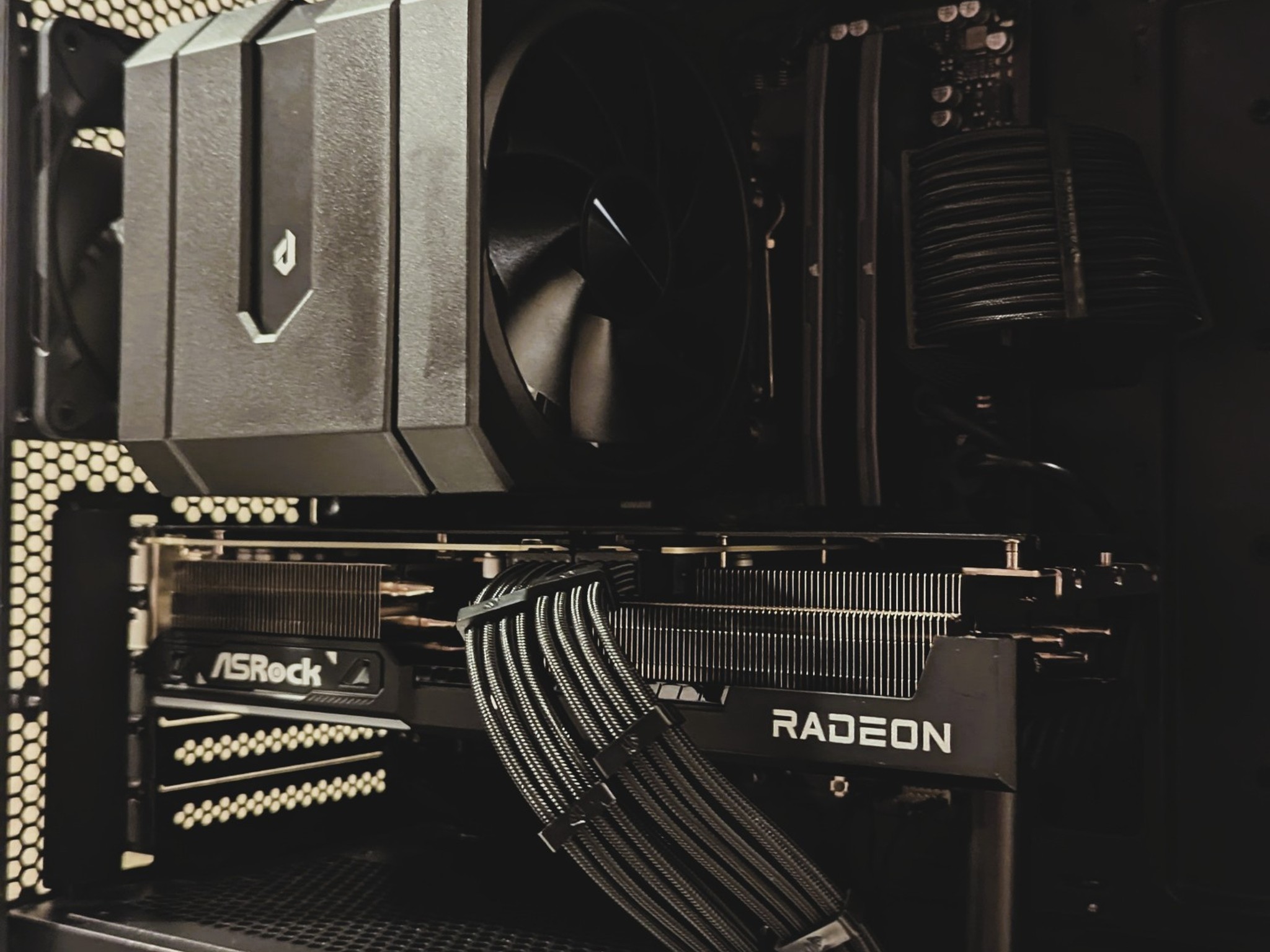 Blackout Gaming PC - Ryzen 9600X | RX 9070 XT 16GB | 1TB SSD| 16GB DDR5 6000 CL 30| WIFI+BT|