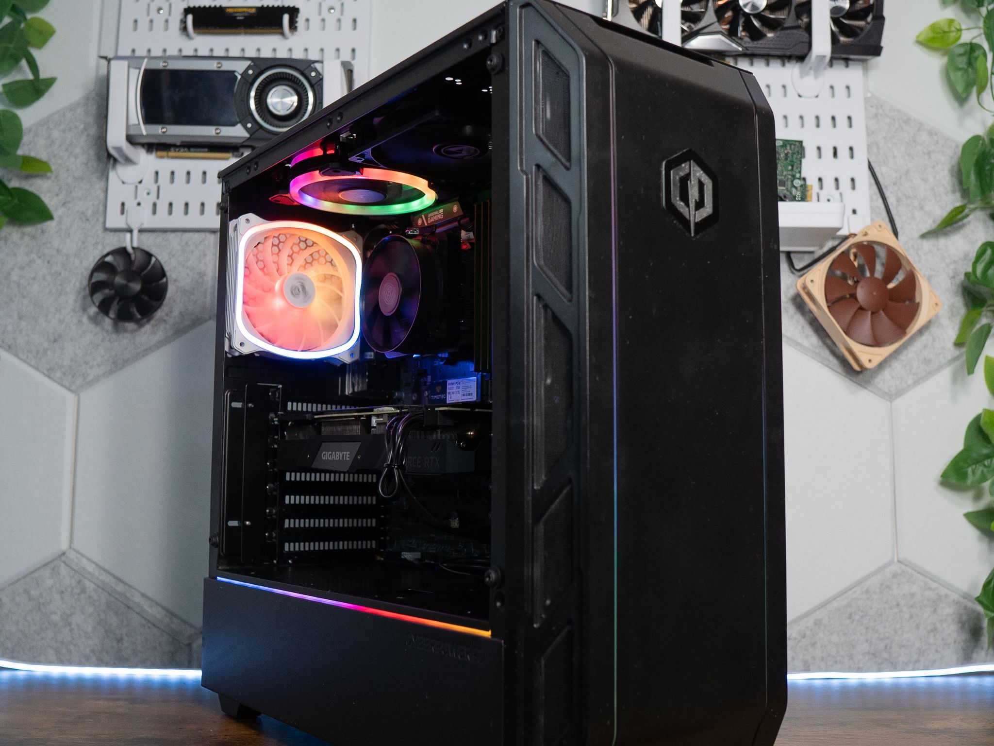 🍬🛸 | Gigabyte RTX 2080 SUPER 8GB | RYZEN 7 2700X | 32GB DDR4 RAM | 2.5TB | CyberPowerPC