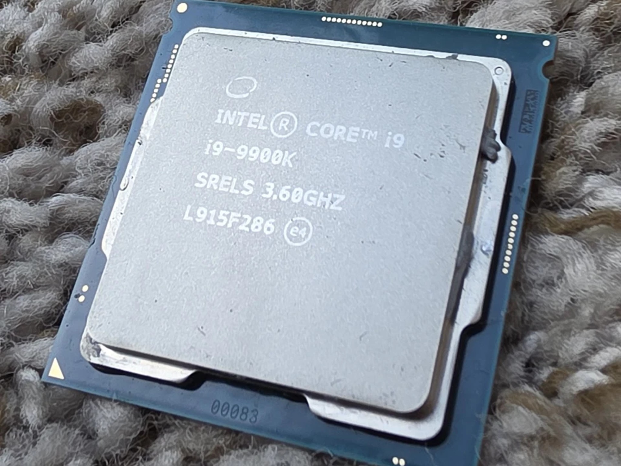 Intel Core I9-9900K with Dodecahedron Box Coffee Lake 8-Core 16-Thread LGA1151