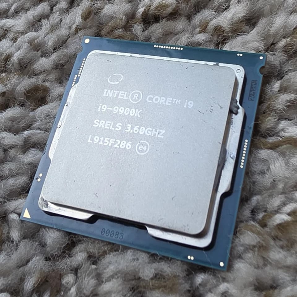 Intel Core I9-9900K with Dodecahedron Box Coffee Lake 8-Core 16-Thread LGA1151