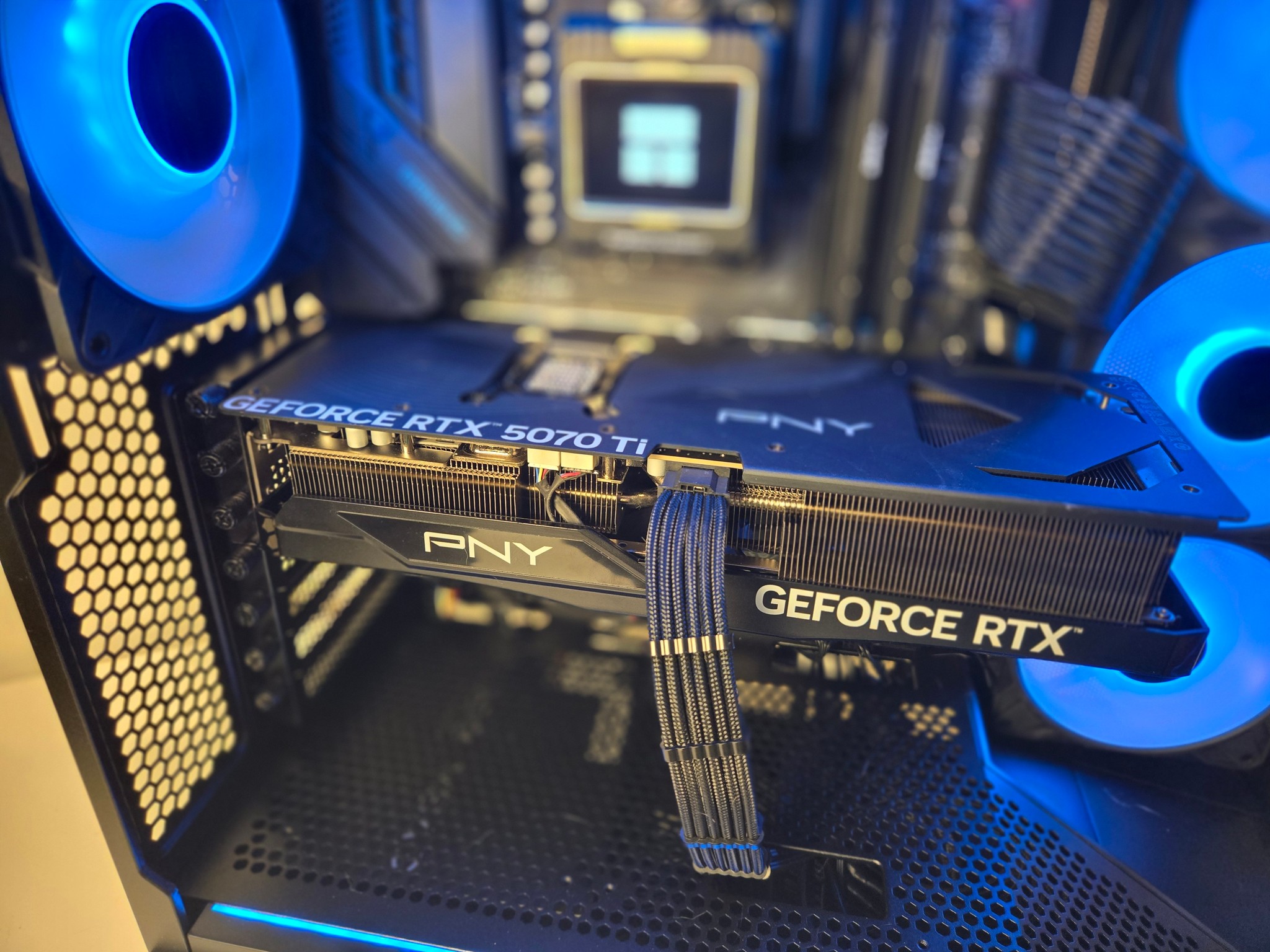 RTX 5070 Ti | Ryzen 7 9800X3D | 32gb DDR5 | 2tb Storage