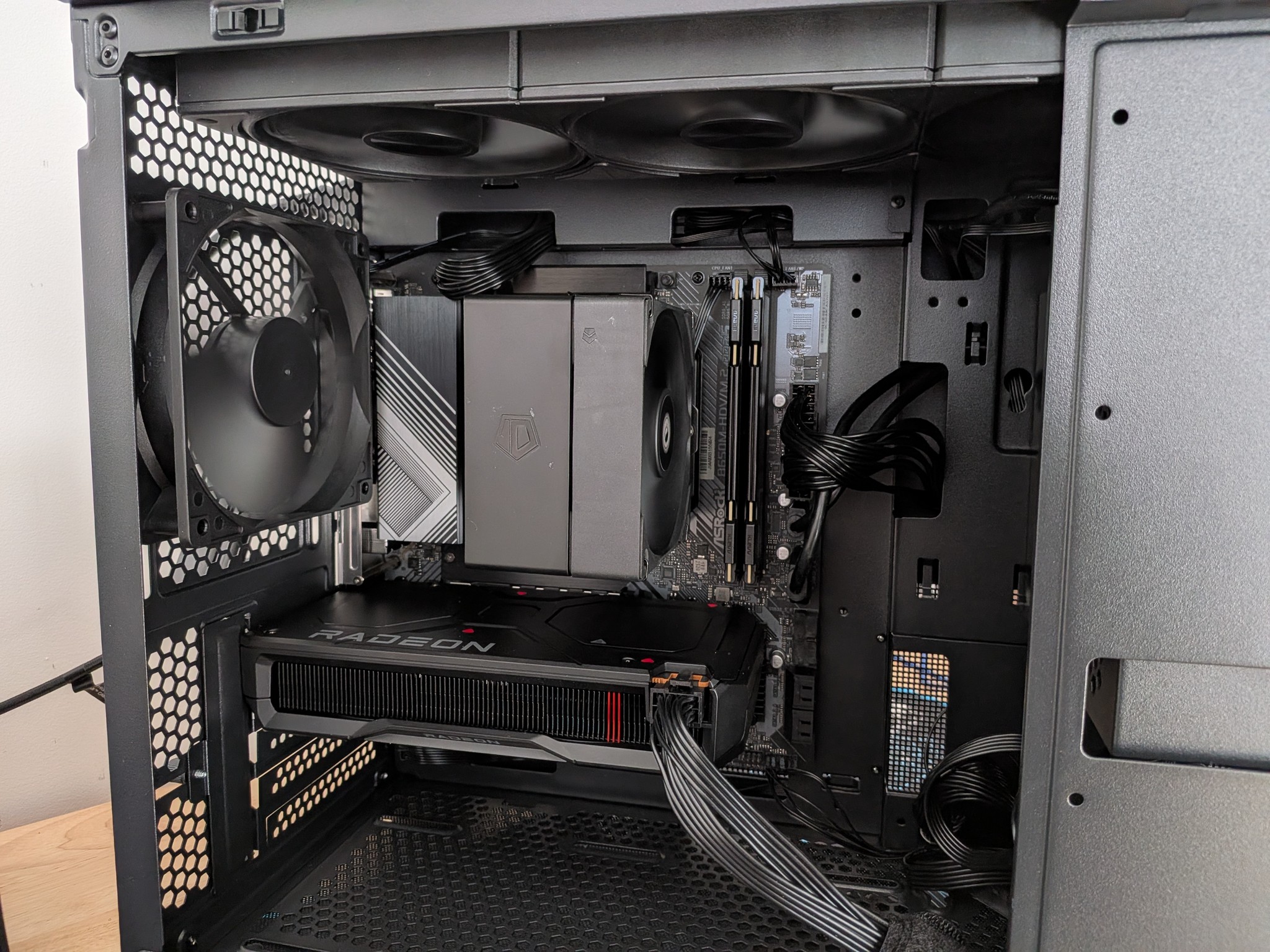 Blackout 7600 - Ryzen 5 7600, RX 7600, 32GB RAM, 1TB NVMe SSD, SteamOS