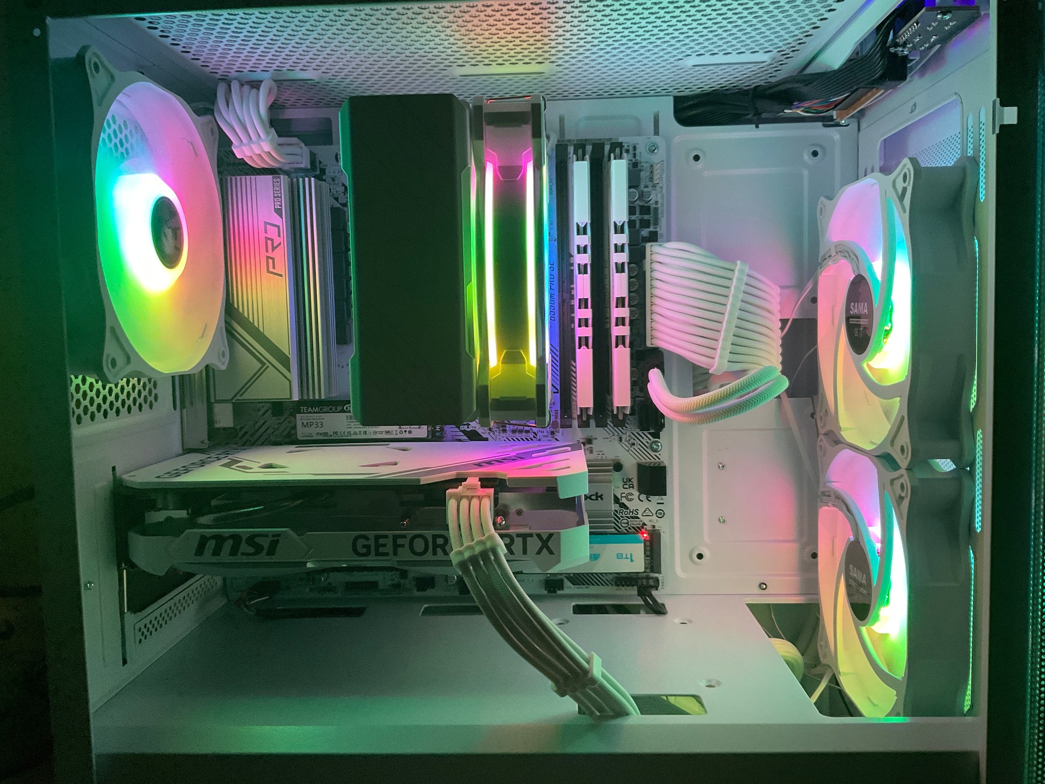 All White Gaming PC Ryzen 5 5600/RTX 4060 8GB/1.5 TB NVME SSD/32 GB RAM 3200 DDR4