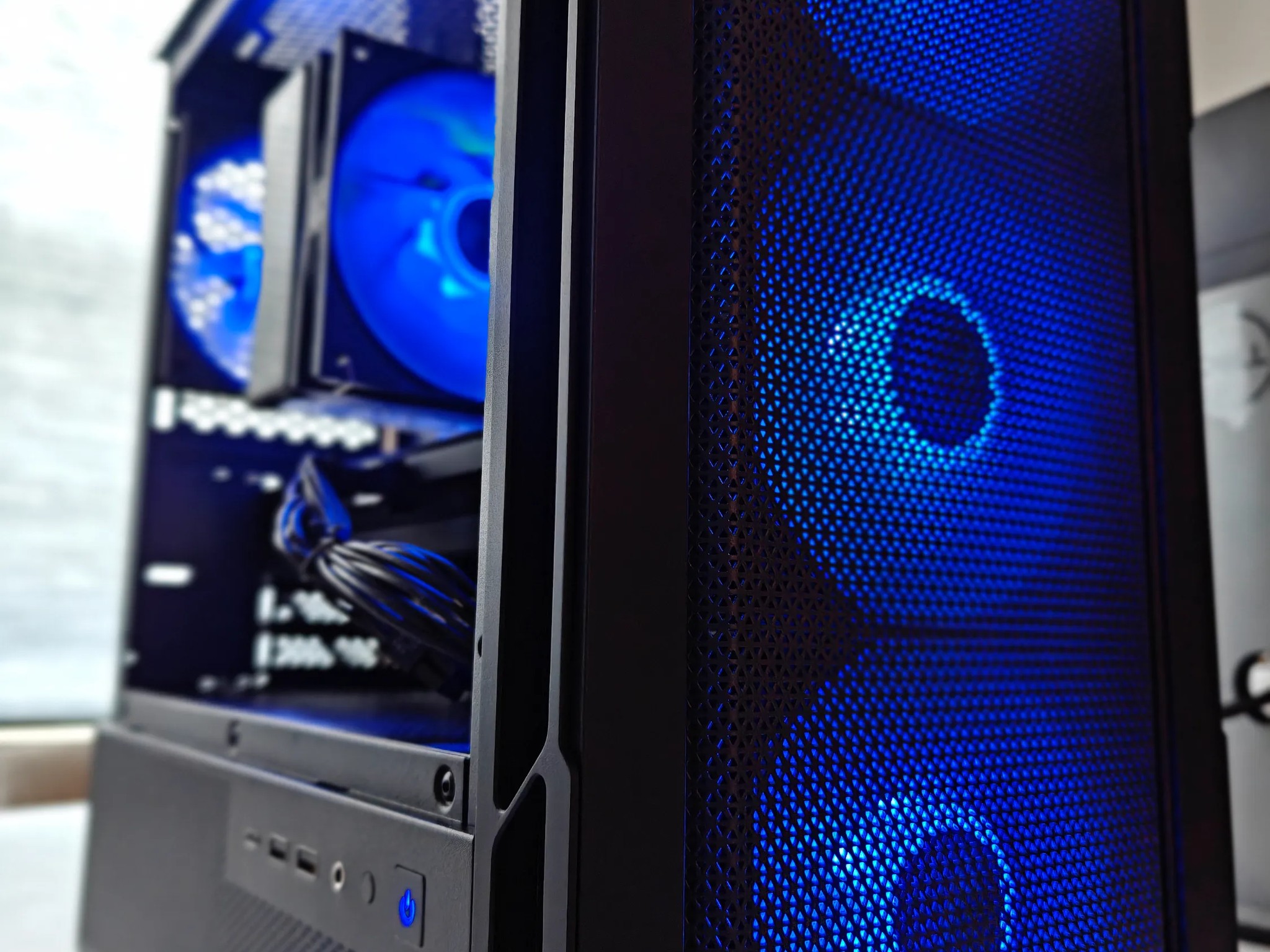 1440P - Arc B580 - Intel Core i5 14600KF - 32GB DDR4 - ARGB - Micro ATX - 1TB SSD