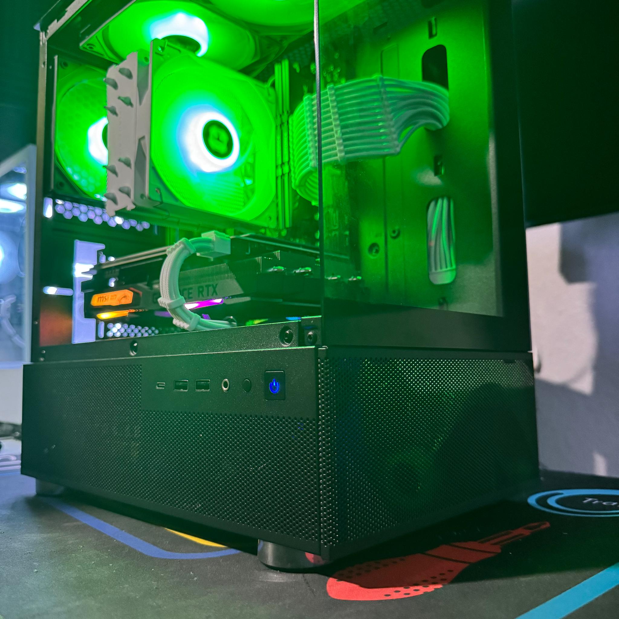 RTX Black N’ White Gaming PC / Ryzen 7 / RTX 2060
