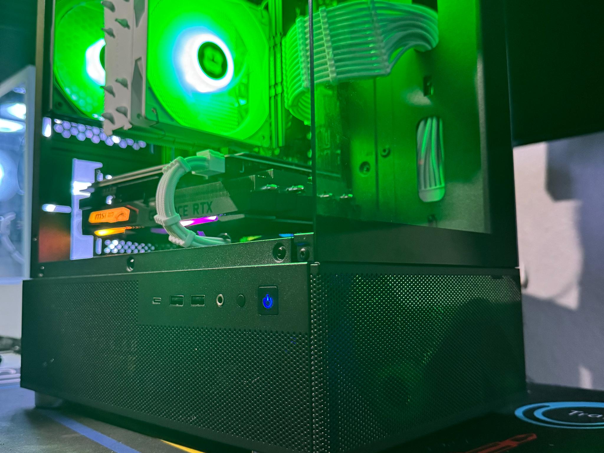 RTX Black N’ White Gaming PC / Ryzen 7 / RTX 2060
