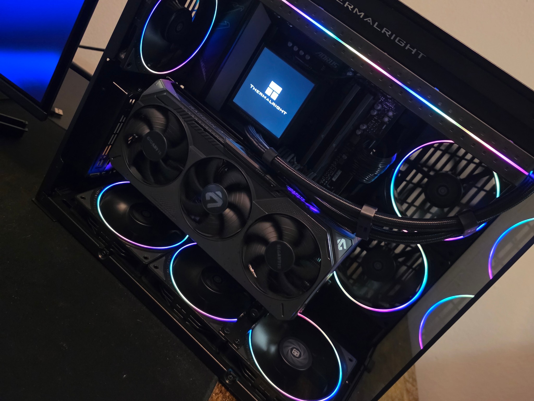 RX 9070 XT, Ryzen 7 9800X3D, 32gb 6000mhz DDR5, 1tb NVMe SSD