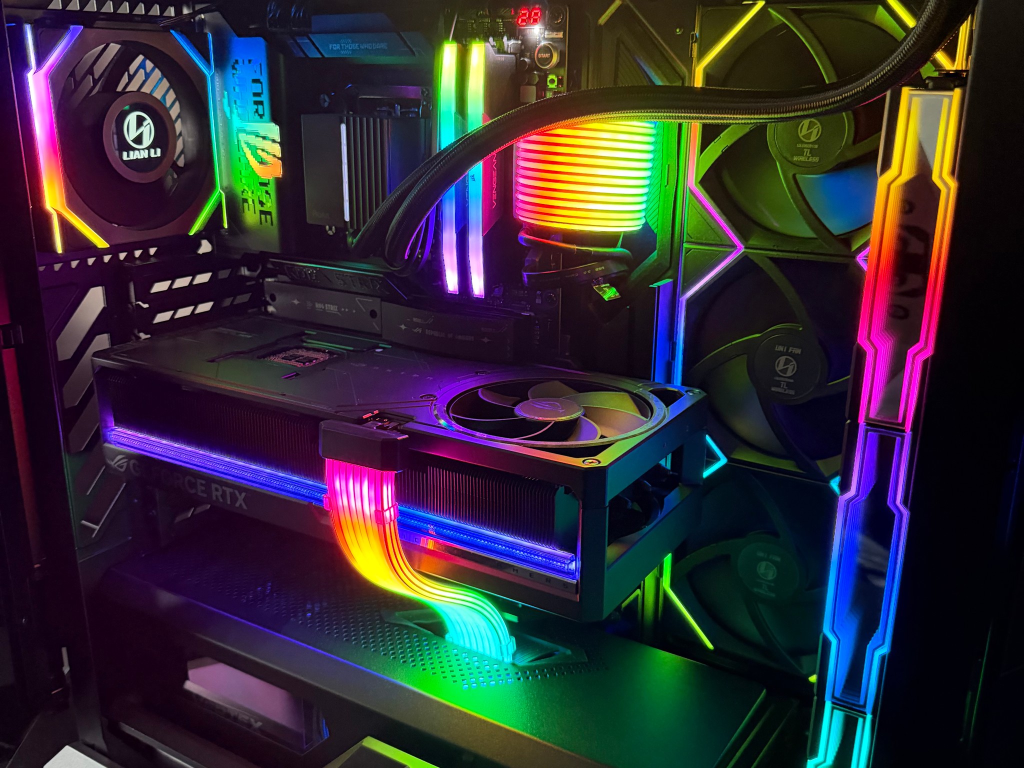 Asus Astral RTX 5090 OC 32GB + AMD Ryzen 9 9950X3D