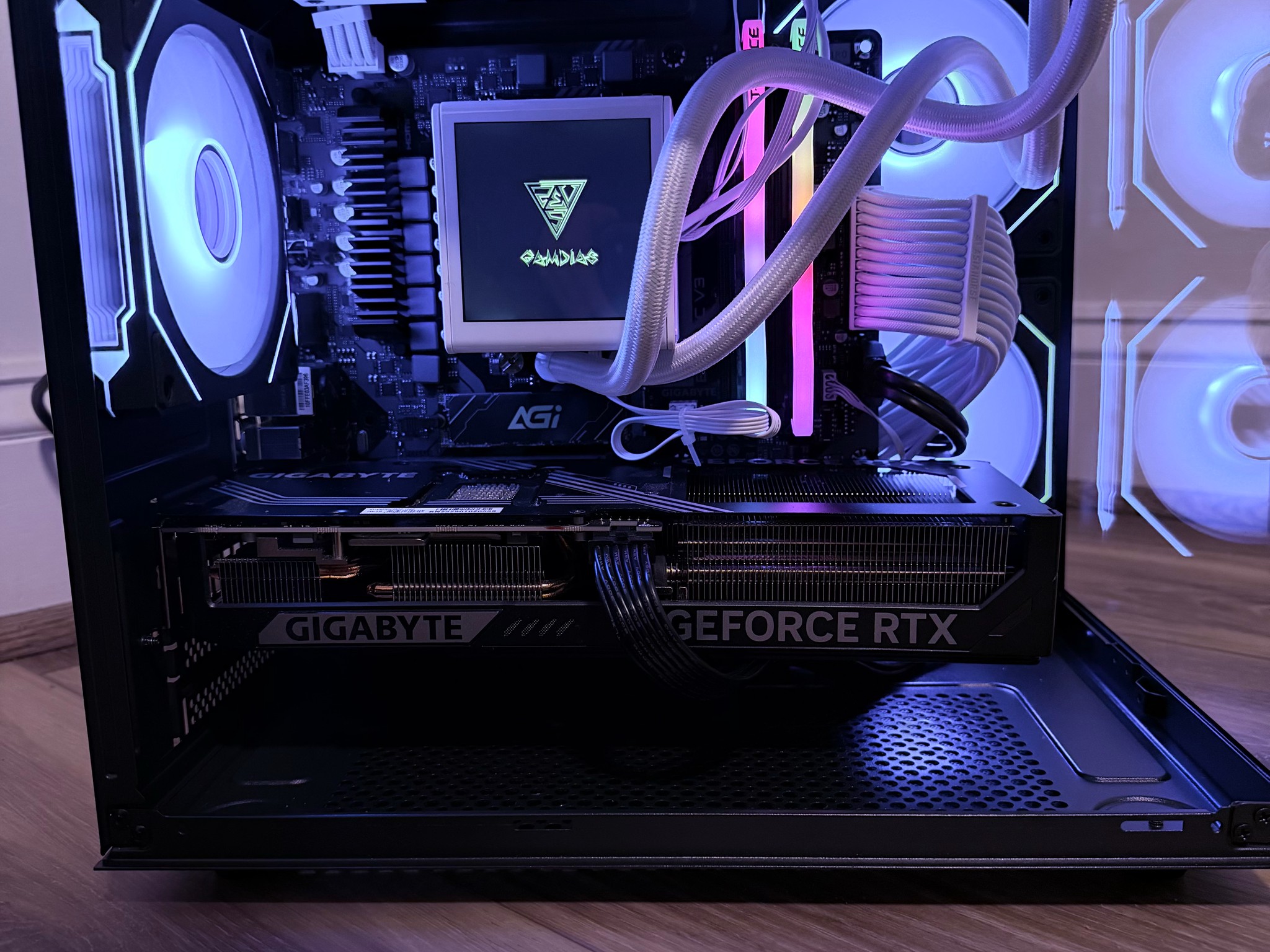 ❄️"Glacier Phantom"❄️| 1440p Gaming | RTX 5070 | Ryzen 5 7600X | 32B Ram | 1tb NVMe SSD | WiFi
