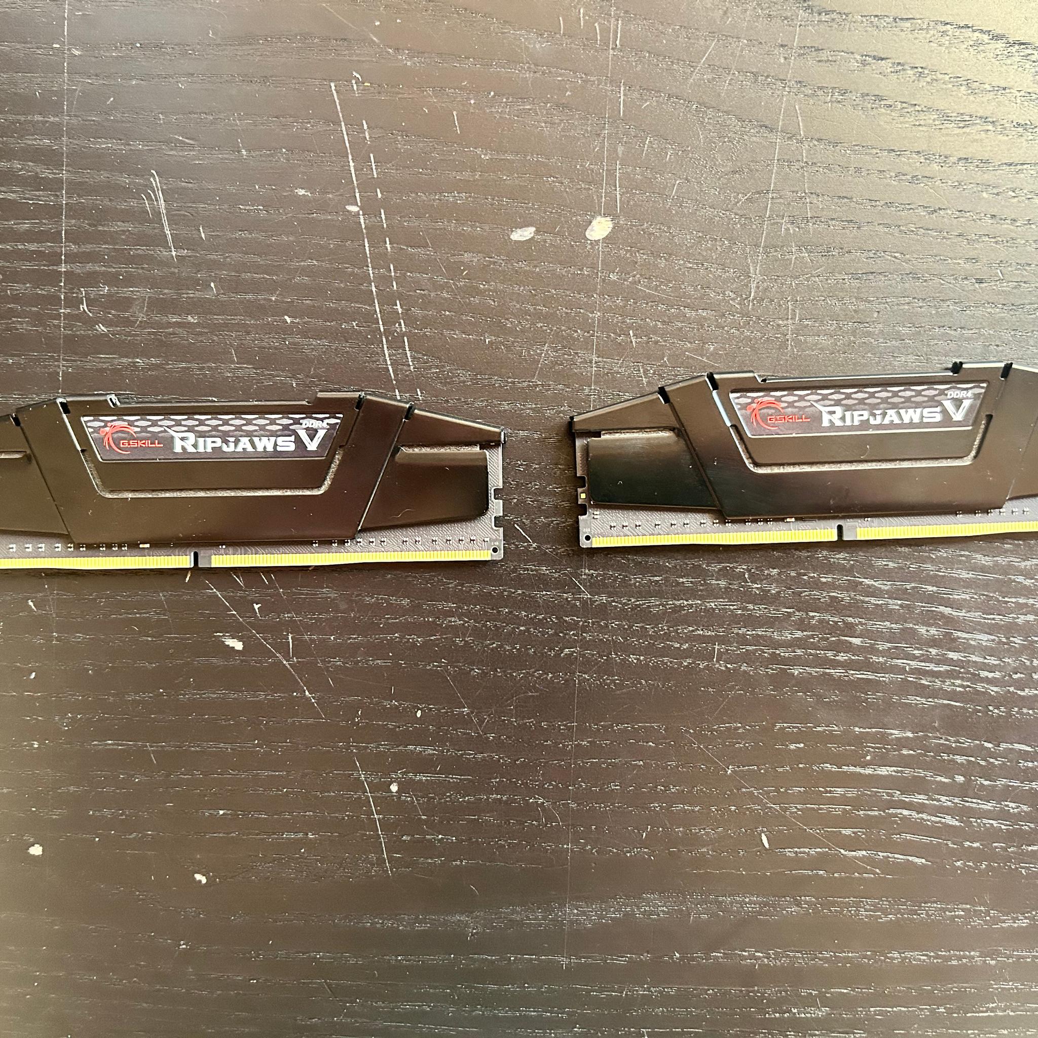 G. SKILL Ripjaws V Series 32GB (2 x 16GB) PC4-25600 (DDR4-3200) Memory