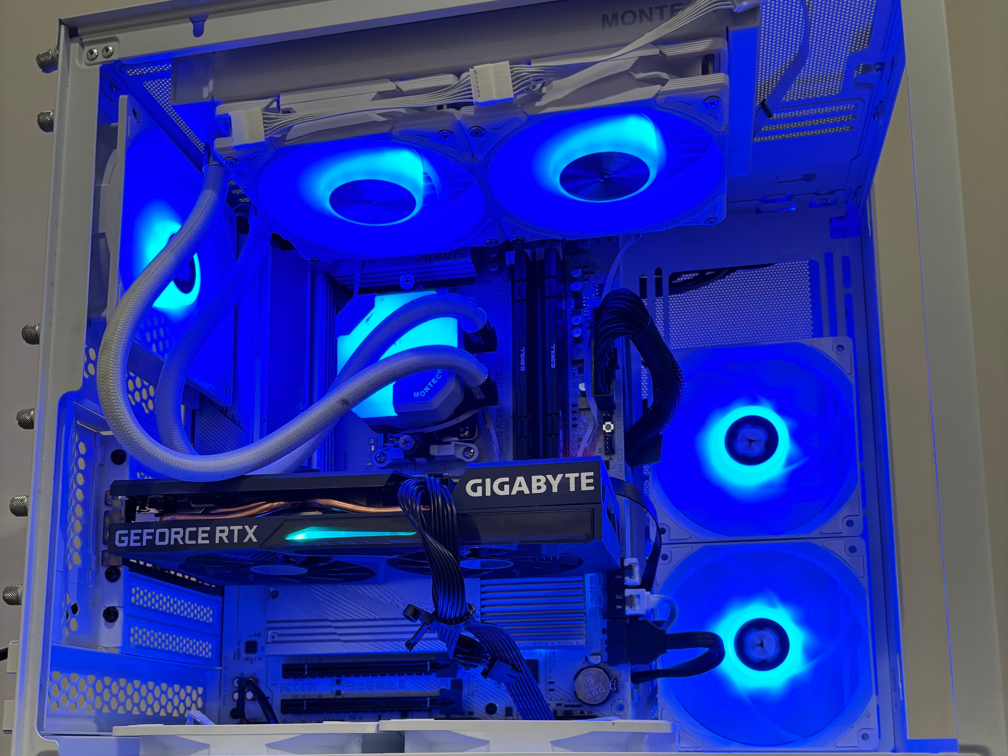 🤍 WHITE AM5 GAMING PC | Ryzen 7 9700X | RTX 3060 12GB | 32GB DDR5