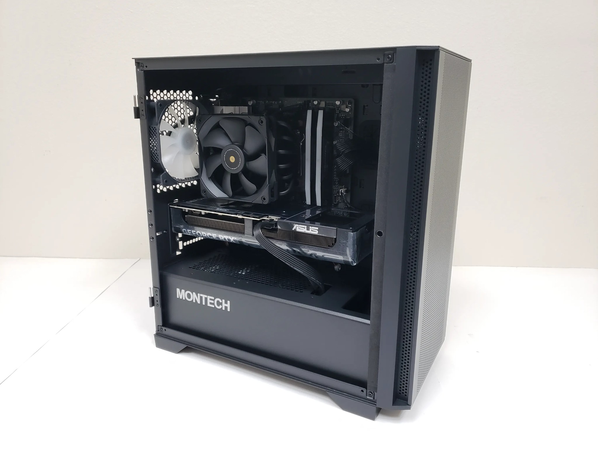 PC Sale! Ryzen 5 9600X, RTX 5070, 32GB-DDR5 6000, 2TB SSD NVMe, 850W PSU