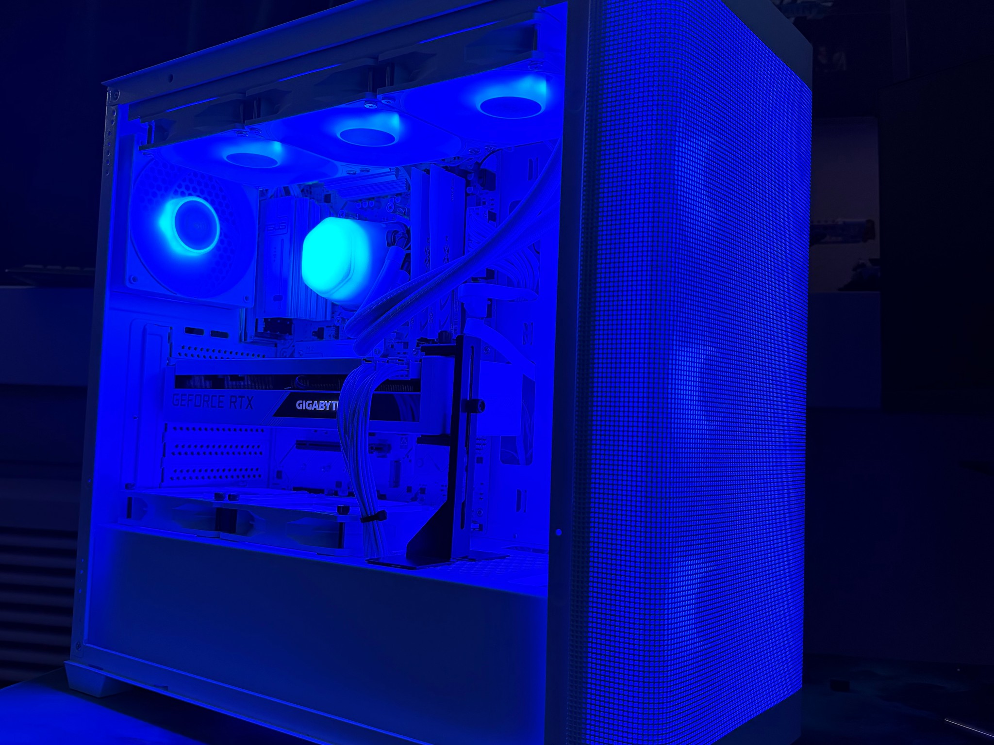 🧊❄️ All White AM5 gaming build! Ryzen 5 8600G | 32GB DDR5 | 1TB NVME SSD | 3070 ❄️🧊