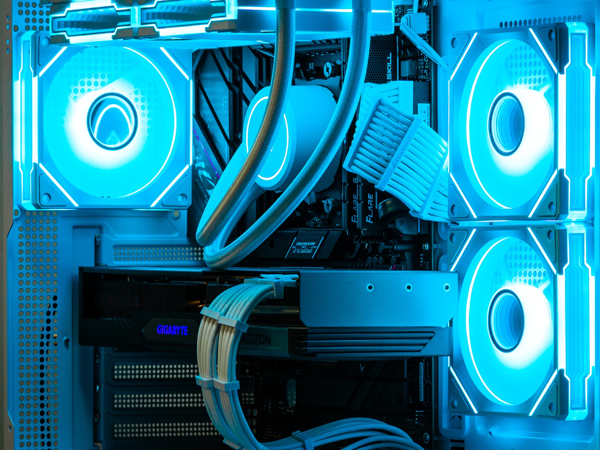 ❄️1440p/4K Streaming & Gaming BEAST❄️ RX 7800XT| Ryzen 5 7600X| AM5| 32GB DDR5| 1TB M.2| WiFi