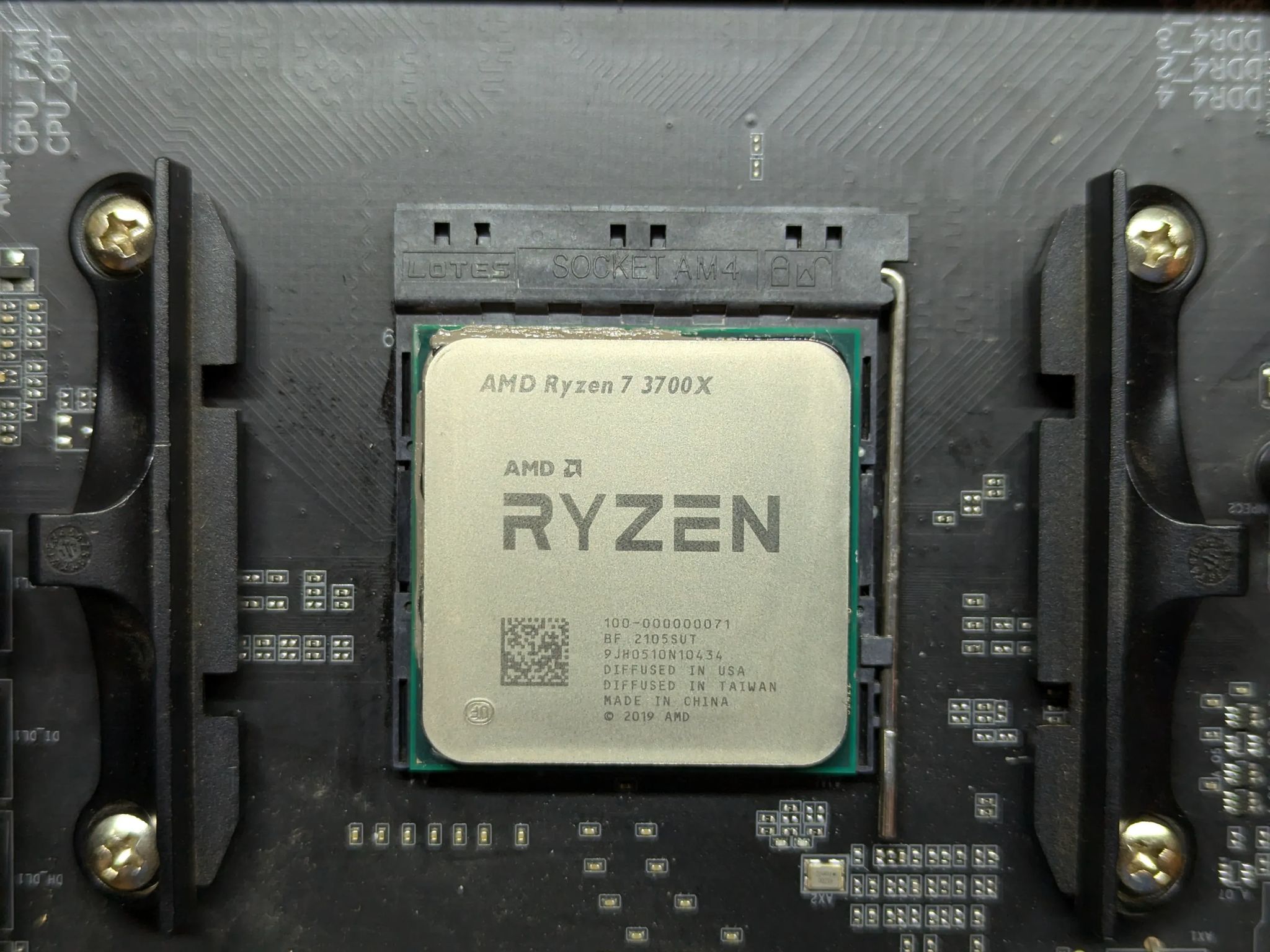 Ryzen 7 3700X 8 Core 16 Thread Zen 2 CPU