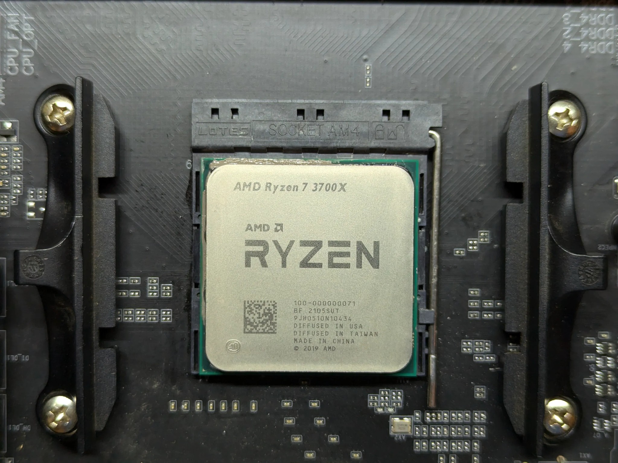 Ryzen 7 3700X 8 Core 16 Thread Zen 2 CPU