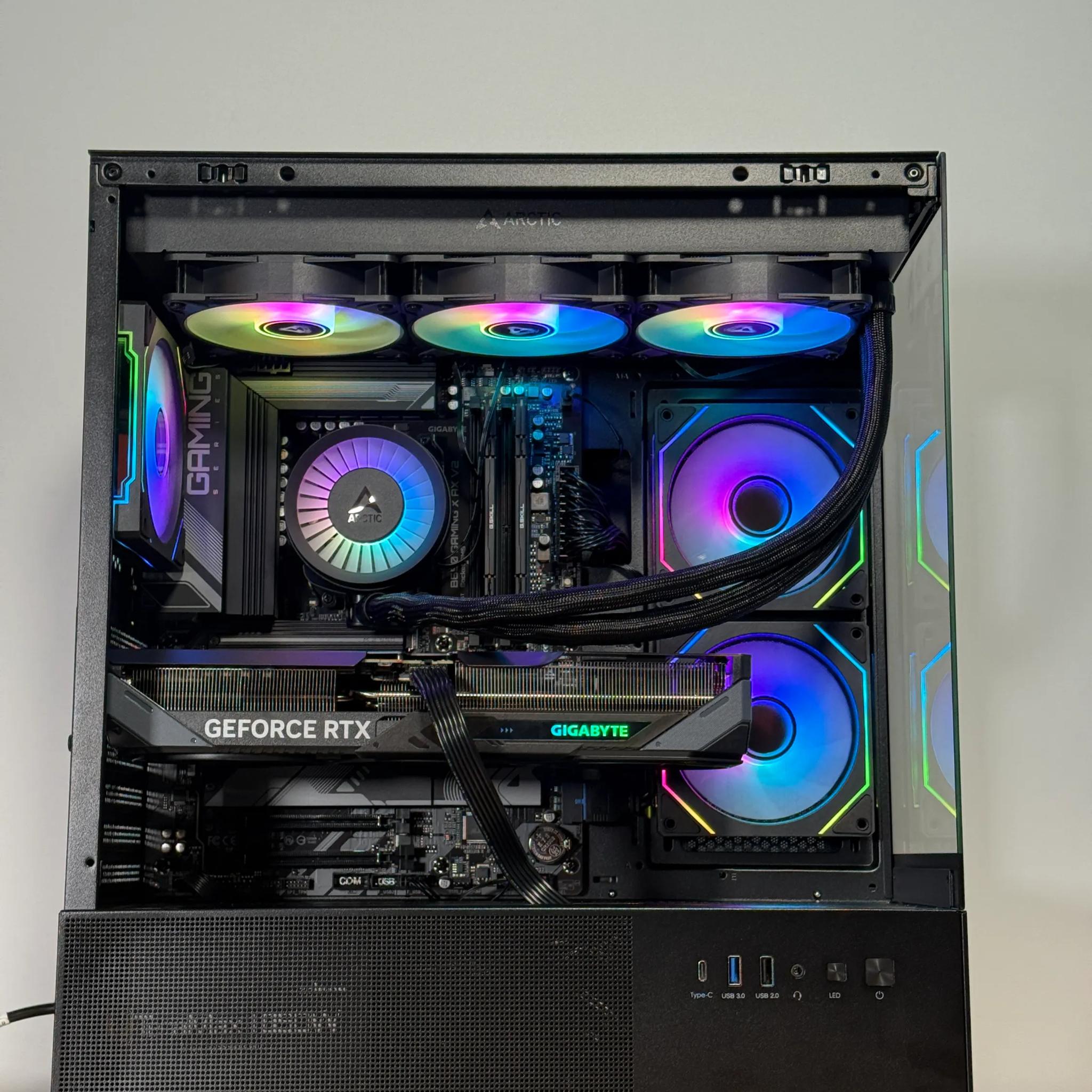 Ryzen 7 7800x3d RTX 5070 Gaming PC