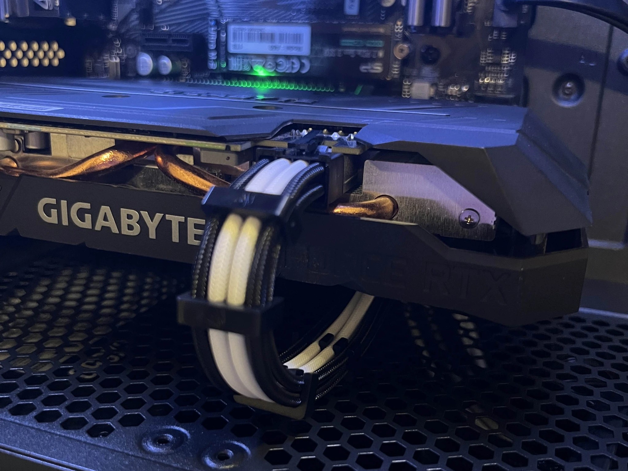 RTX 2060 | Ryzen 5 3600 | Black and White Gaming PC